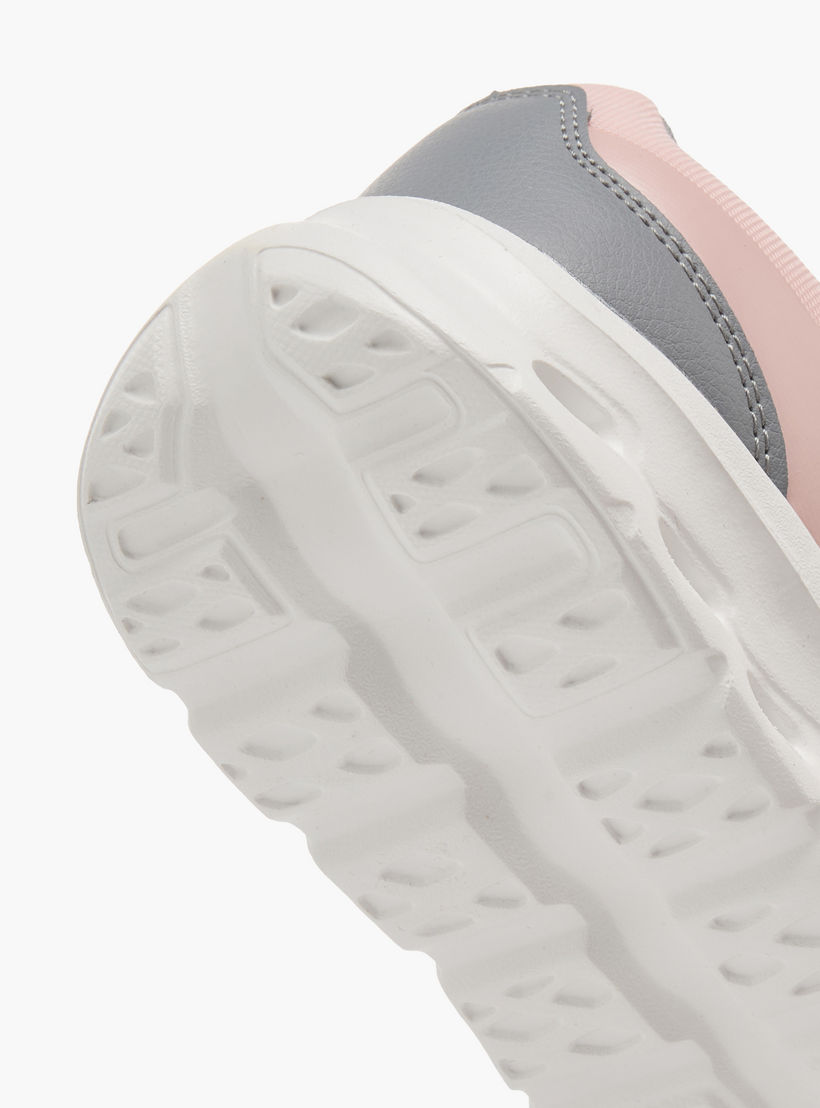 حذاء رياضي بشريط إغلاق لاصق وطبعات شعار للبنات من كابا-girls-shoes-sports-image-5