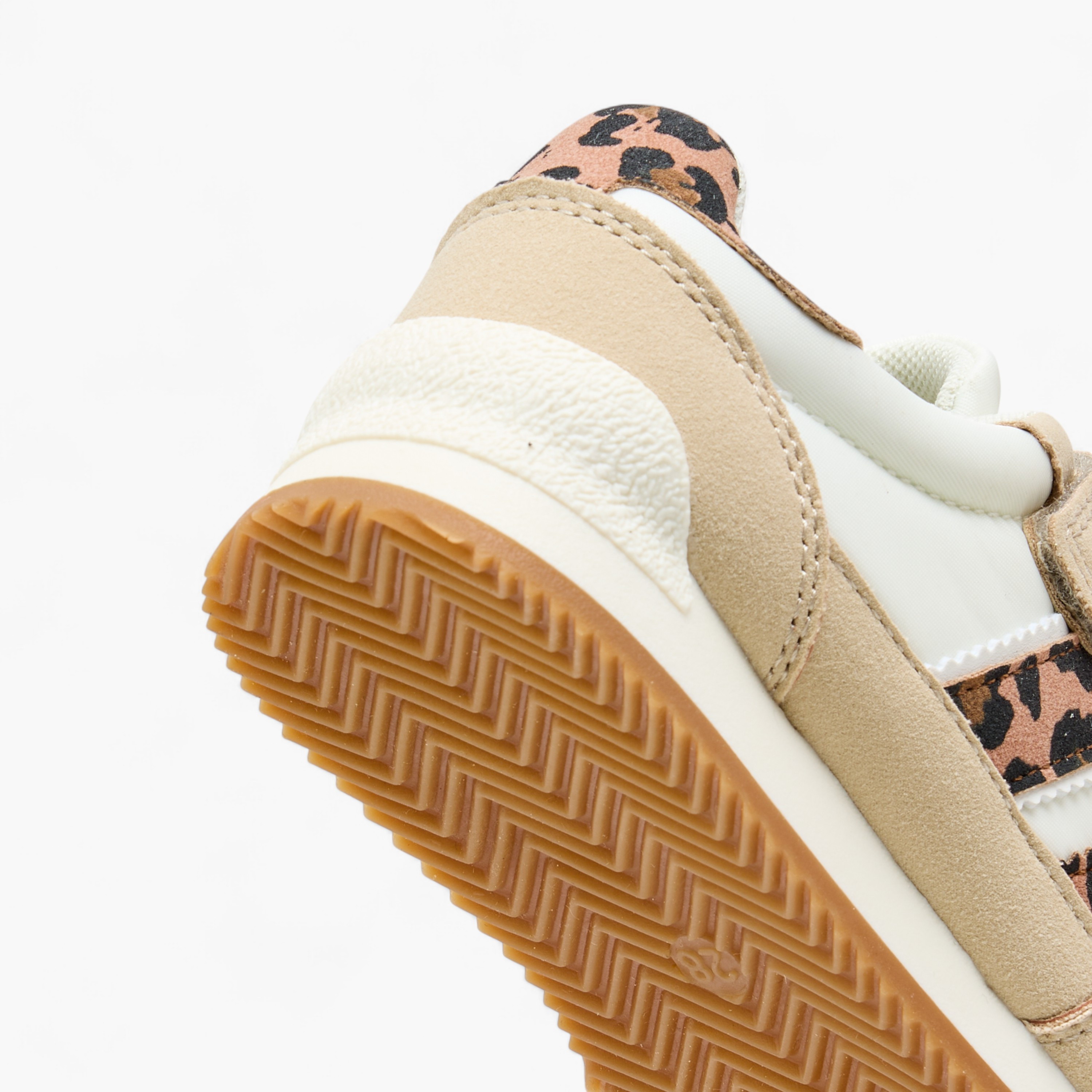 حذاء سنيكرز بشريط إغلاق لاصق وطبعات من جونيورز-girls-shoes-sneakers-image-5