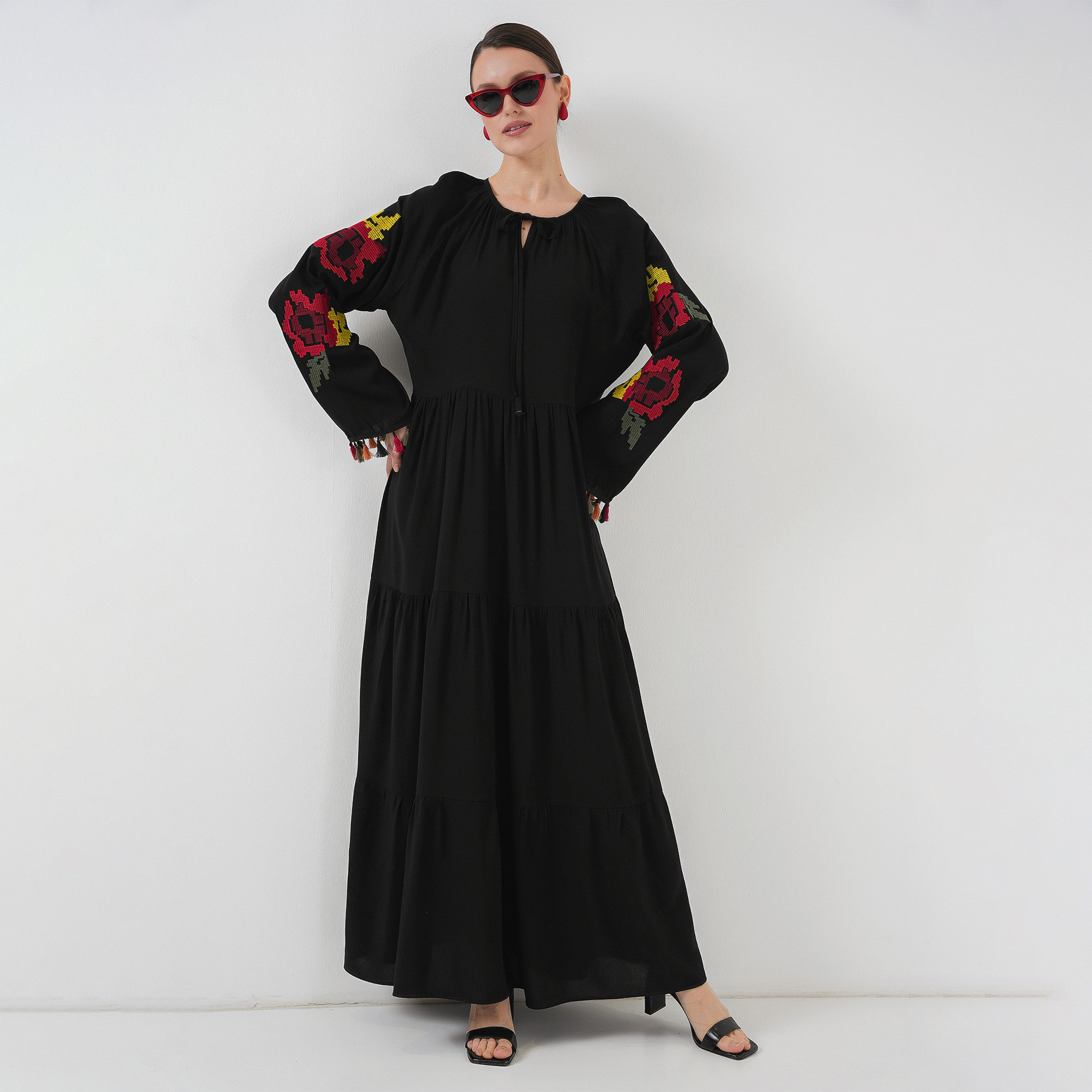 فستان ماكسي نسائي مطرز بياقة برباط وأكمام بشراشيب وطبقات، أسود من بيجدارت-women-clothing-dresses-image-1