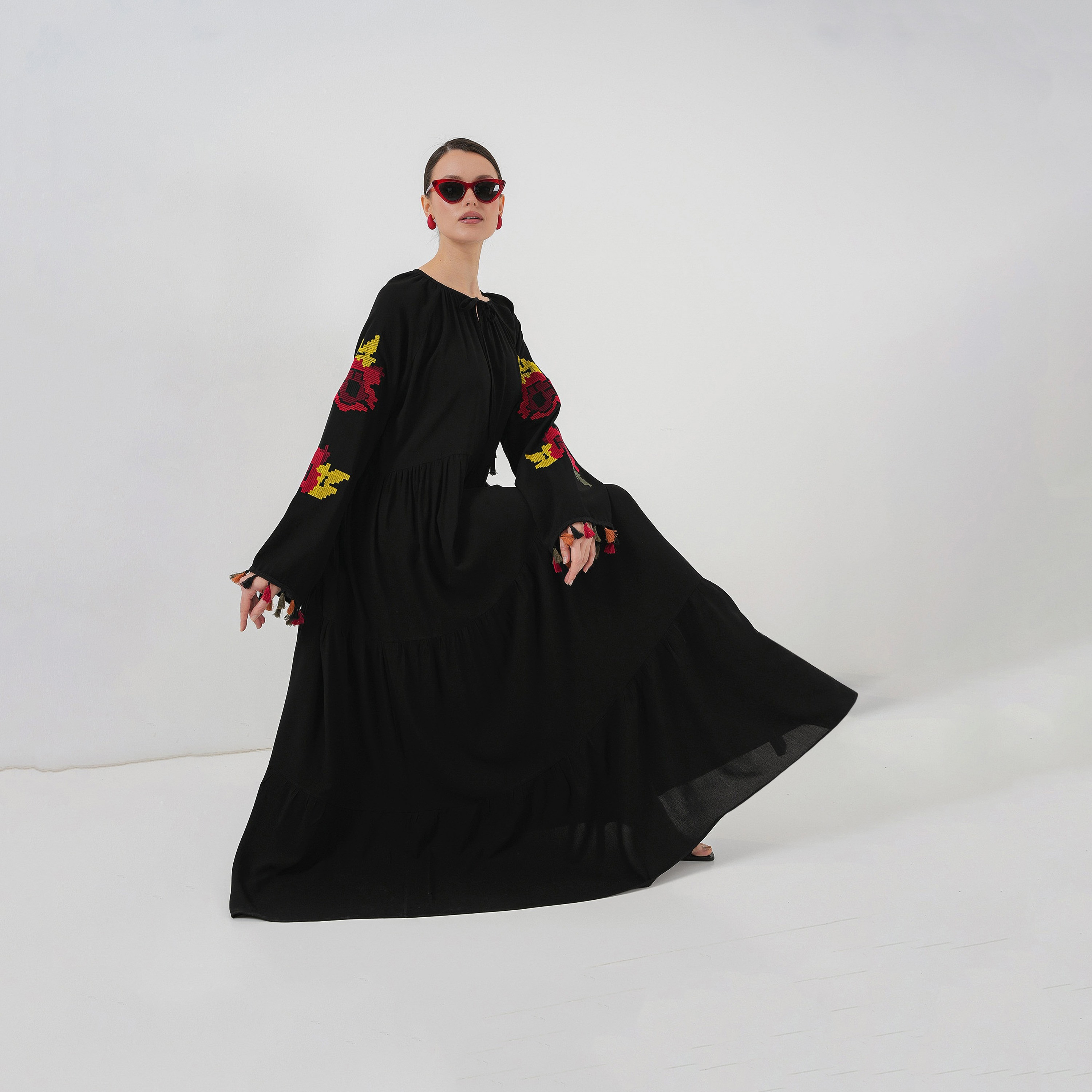 فستان ماكسي نسائي مطرز بياقة برباط وأكمام بشراشيب وطبقات، أسود من بيجدارت-women-clothing-dresses-image-2