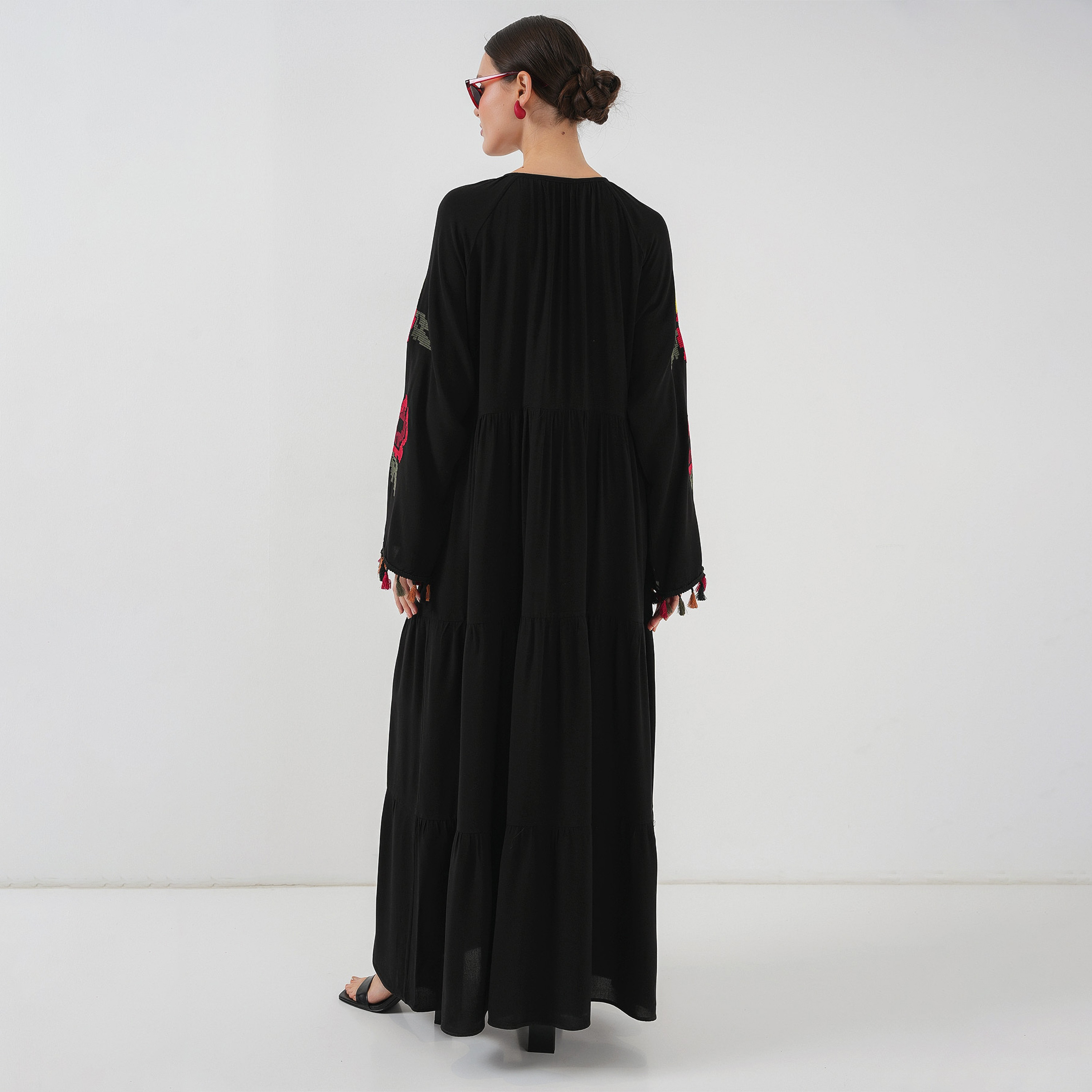 فستان ماكسي نسائي مطرز بياقة برباط وأكمام بشراشيب وطبقات، أسود من بيجدارت-women-clothing-dresses-image-3
