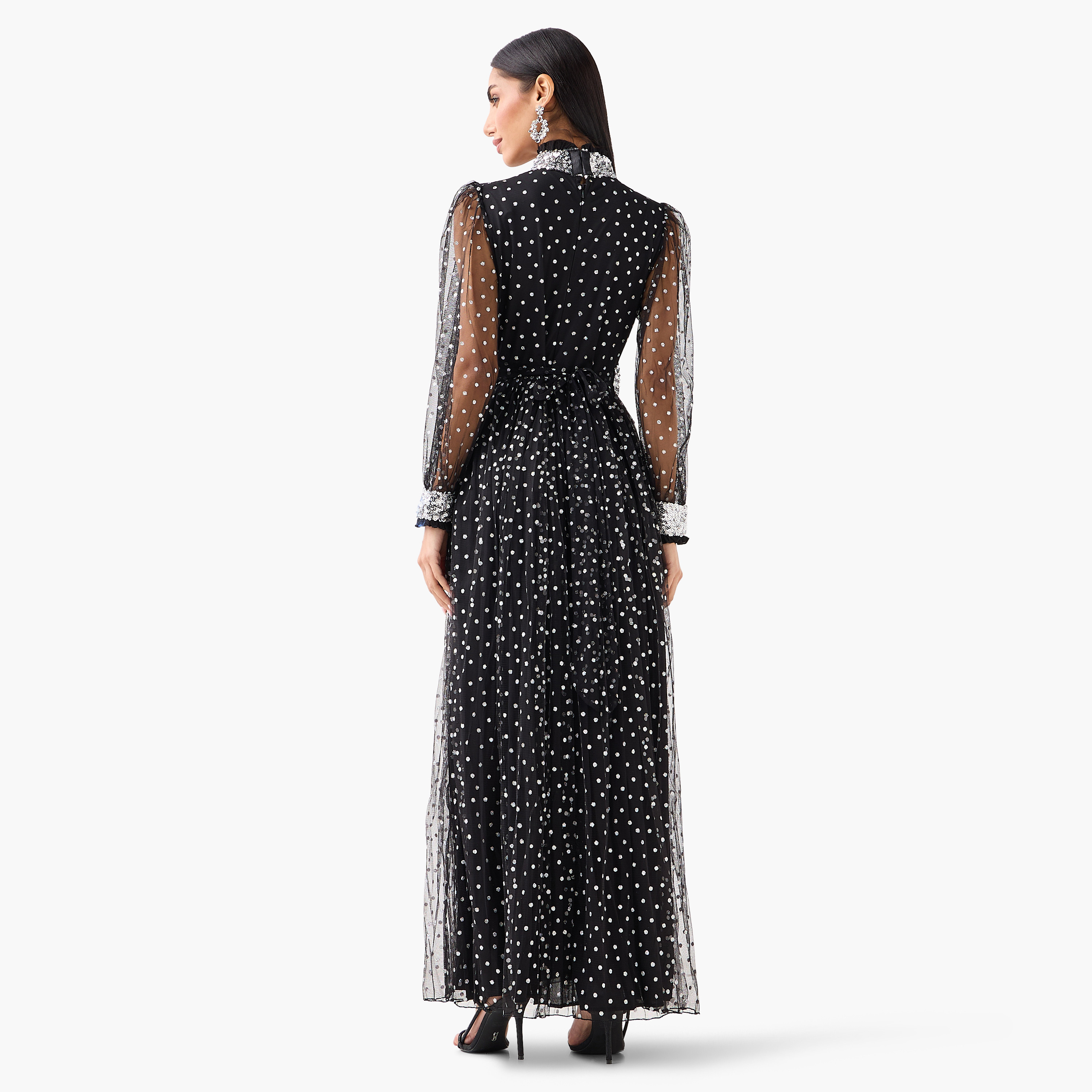 فستان سهرة ماكسي بياقة عالية وأكمام "بيشوب" ومزين بالتطريز لون أسود من غولدن أبل-women-clothing-dresses-image-4