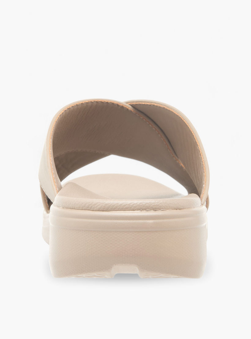 صندل مريح سهل الارتداء بارز الملمس بحزام متقاطع من إل بي إل من شو إكسبرس-men-shoes-sandals-image-4