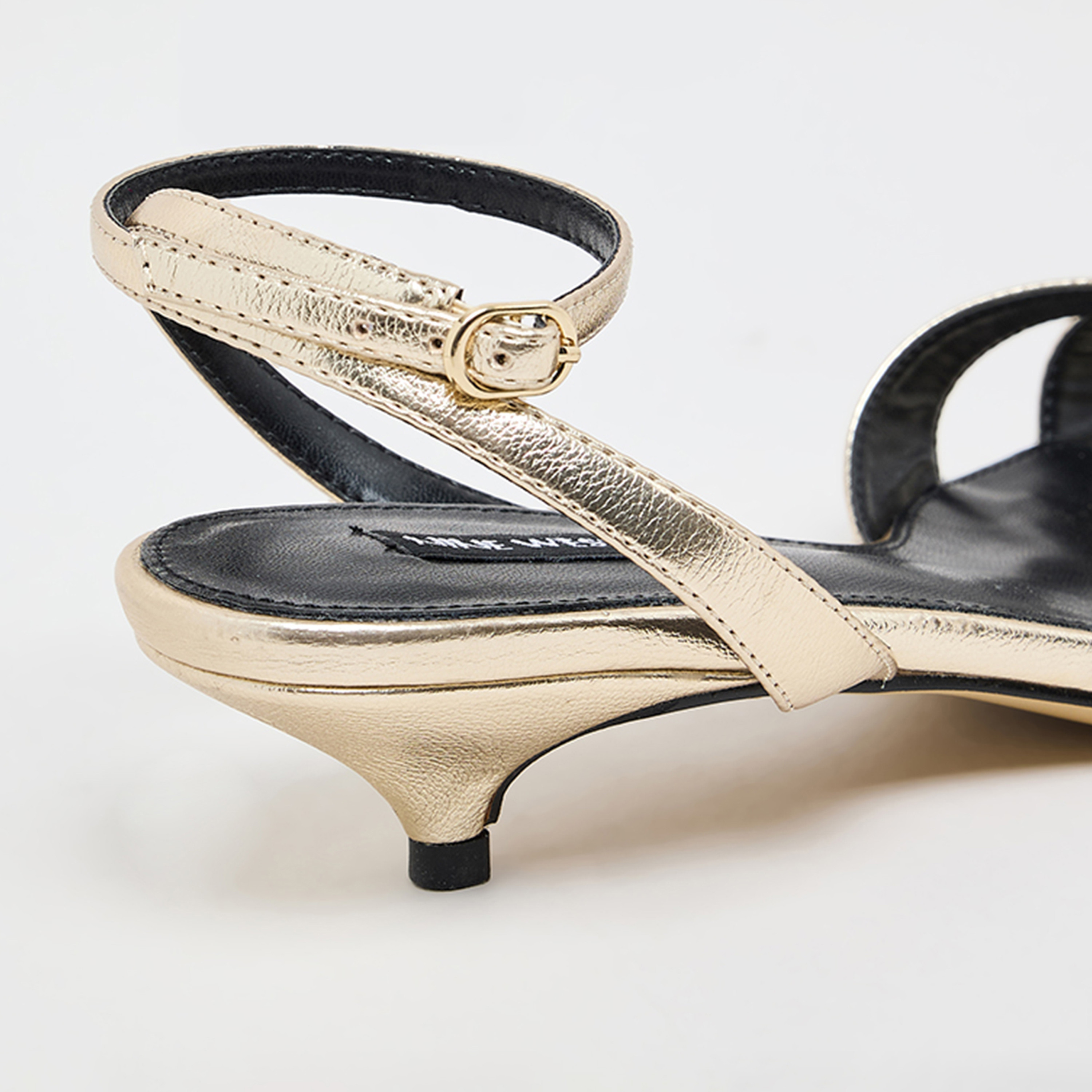 ناين ويست - صندل نسائي كعب منخفض بإبزيم | 259-67-01-women-shoes-sandals-heeled-image-2