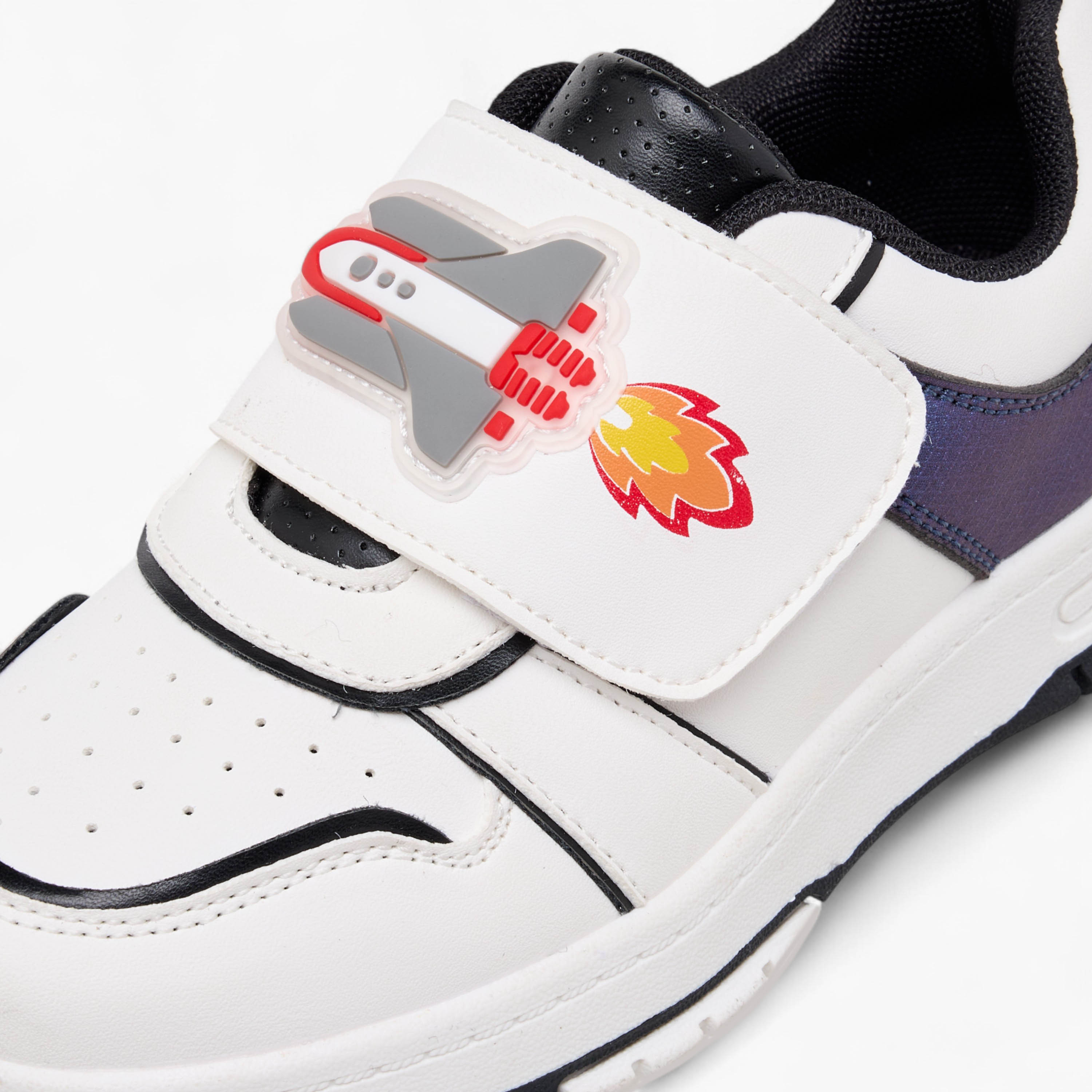 حذاء سنيكرز روكيت مضيء بشريط إغلاق من أل بي أل من شو إكسبريس-boys-shoes-sneakers-image-2