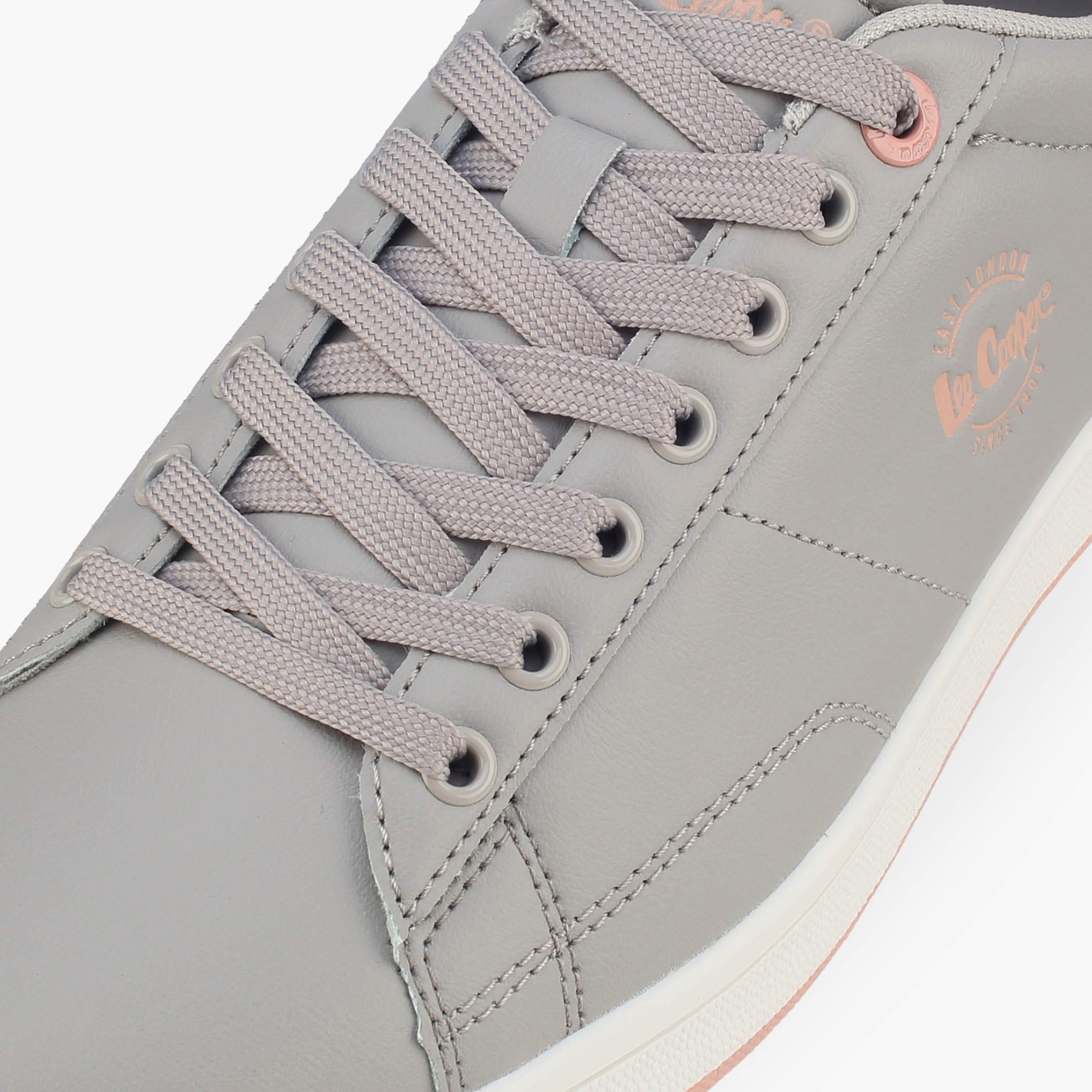 حذاء سنيكرز بطول الكاحل ورباط إغلاق للنساء من لي كوبر-women-shoes-sneakers-image-4