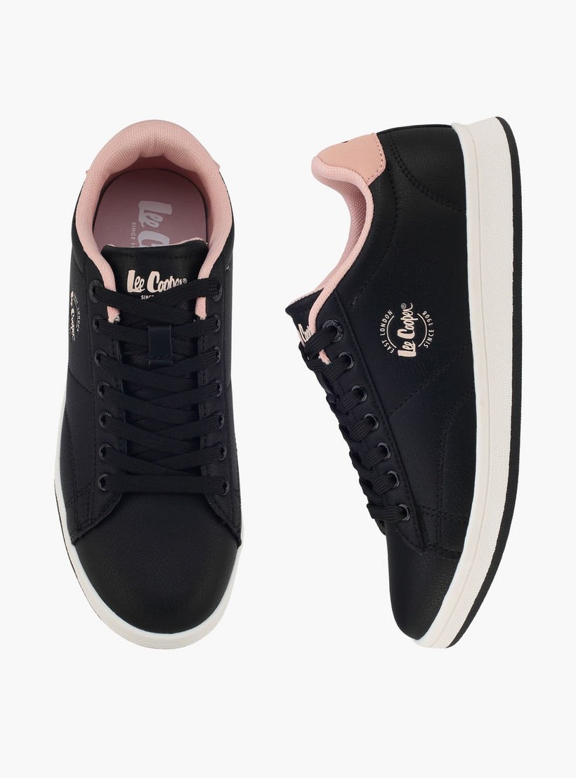 حذاء سنيكرز برباط إغلاق للنساء من لي كوبر-women-shoes-sneakers-image-1