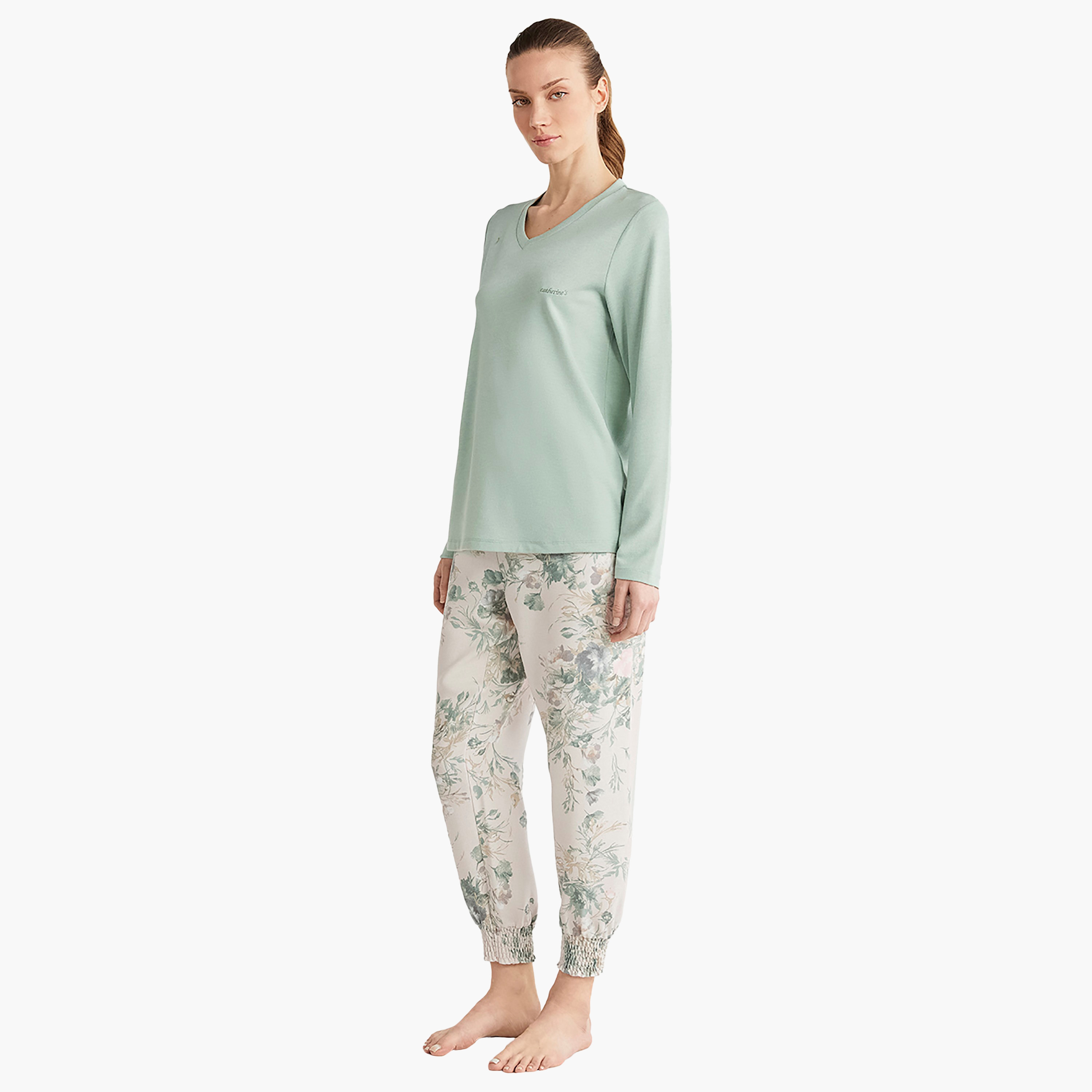 طقم بيجامة مع تي شيرت بفتحة رقبة V وقميص بيجامة نسائي من كاثرينز-women-clothing-nightwear-pyjamas-longsets-image-1