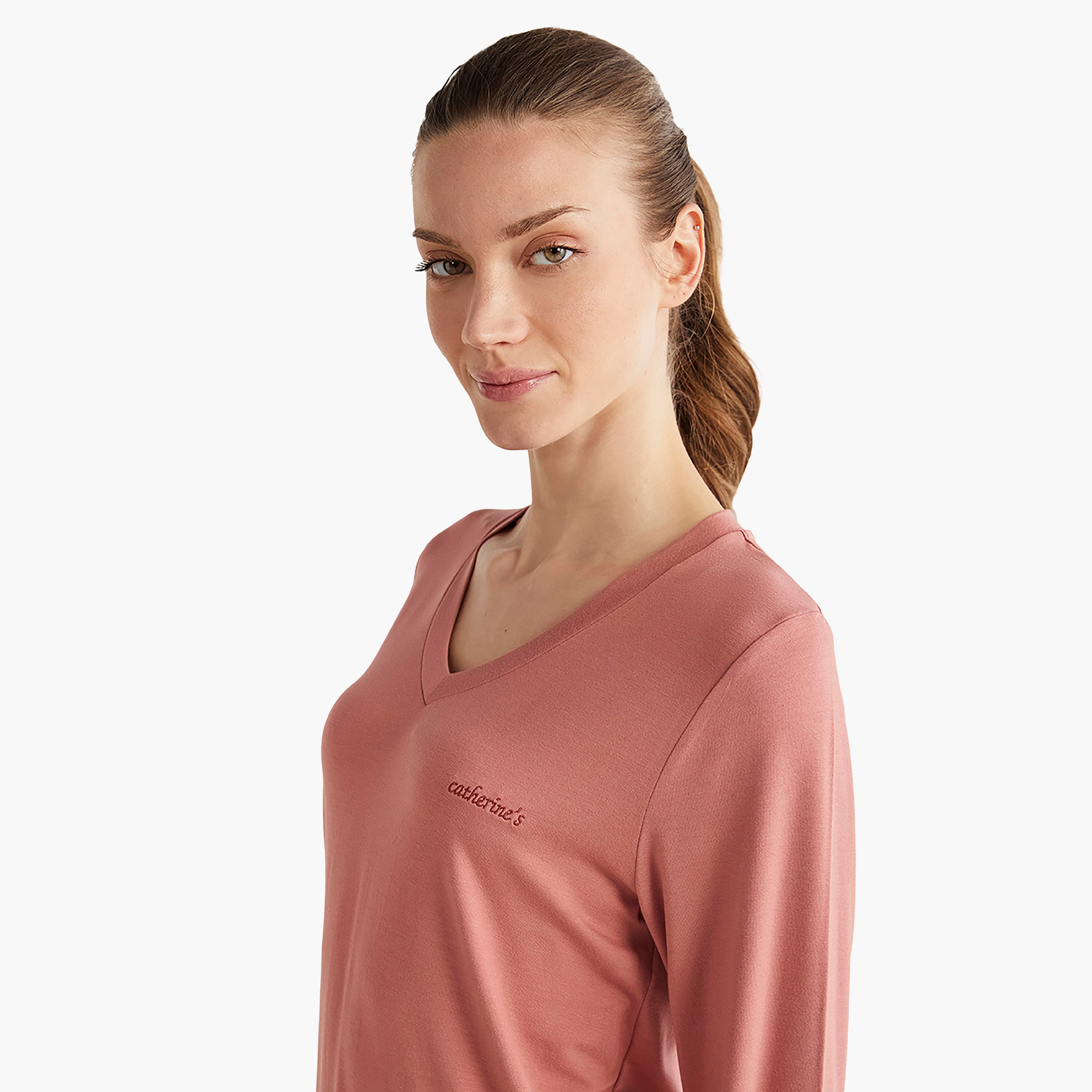 طقم بيجامة مع تي شيرت بفتحة رقبة V وقميص بيجامة نسائي من كاثرينز-women-clothing-nightwear-pyjamas-longsets-image-2