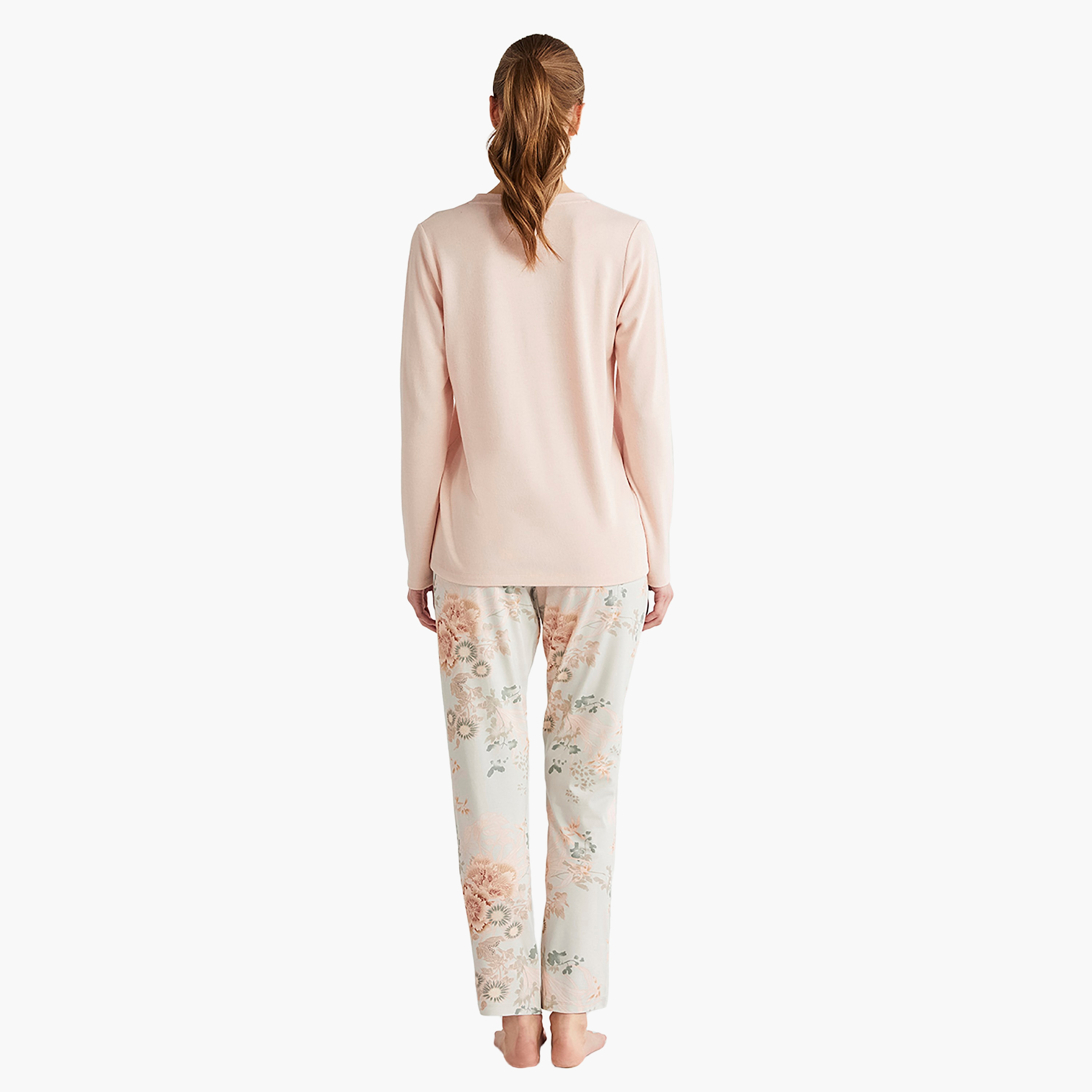 طقم بيجامة مع تي شيرت بفتحة رقبة V وقميص بيجامة نسائي من كاثرينز-women-clothing-nightwear-pyjamas-longsets-image-4