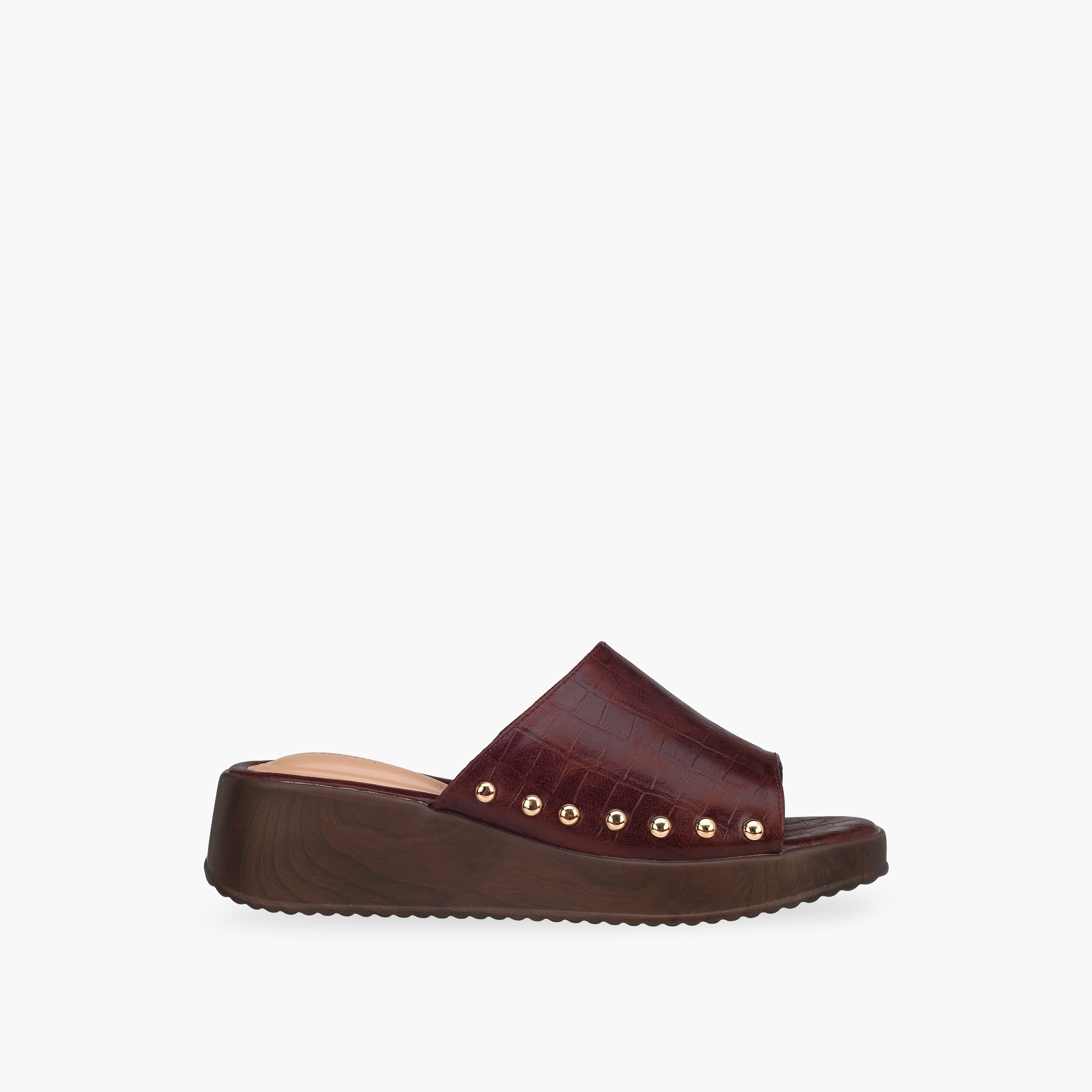 صندل خفيف الوزن بكعب فلاتفورم وملمس بارز مزين بمسامير للنساء من شورستيب-women-shoes-sandals-heeled-image-3