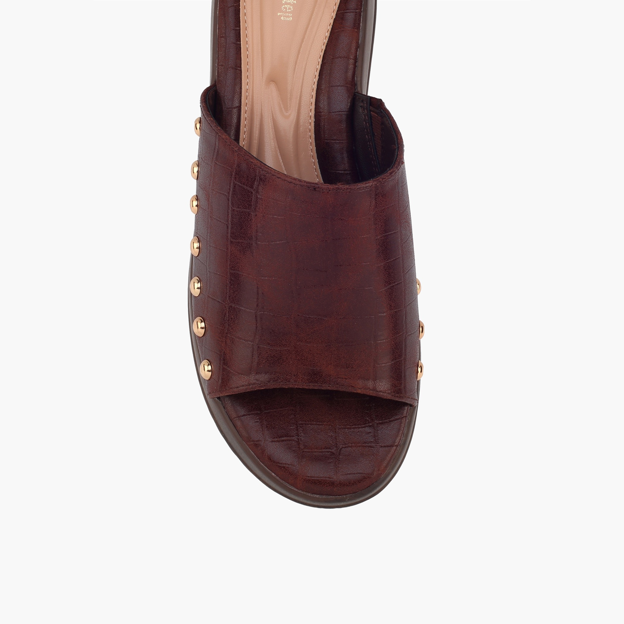 صندل خفيف الوزن بكعب فلاتفورم وملمس بارز مزين بمسامير للنساء من شورستيب-women-shoes-sandals-heeled-image-4