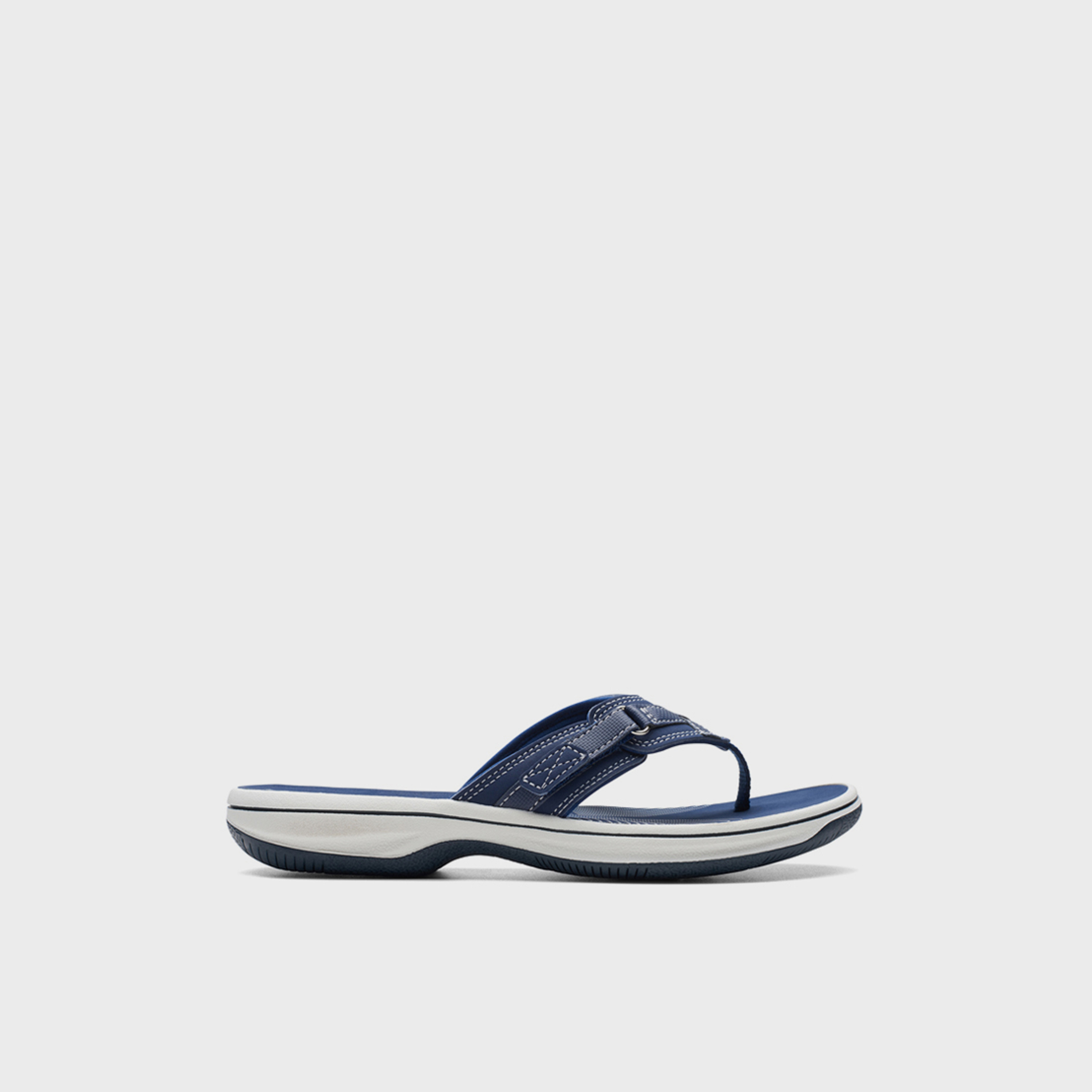صنادل برينكلي سي سهلة الارتداء من كلاركس للنساء | 26129295-women-shoes-flipflopsandslides-image-2
