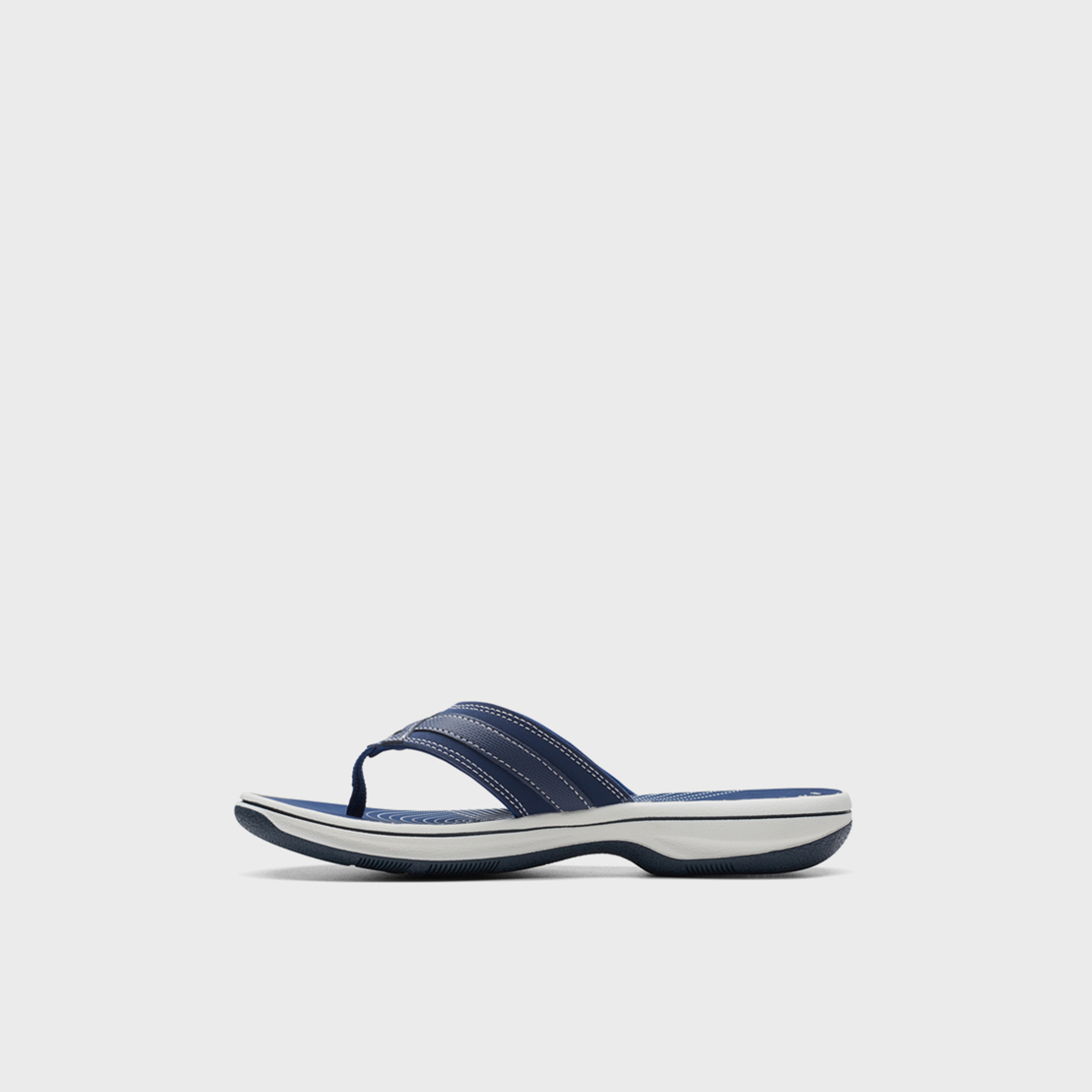 صنادل برينكلي سي سهلة الارتداء من كلاركس للنساء | 26129295-women-shoes-flipflopsandslides-image-5