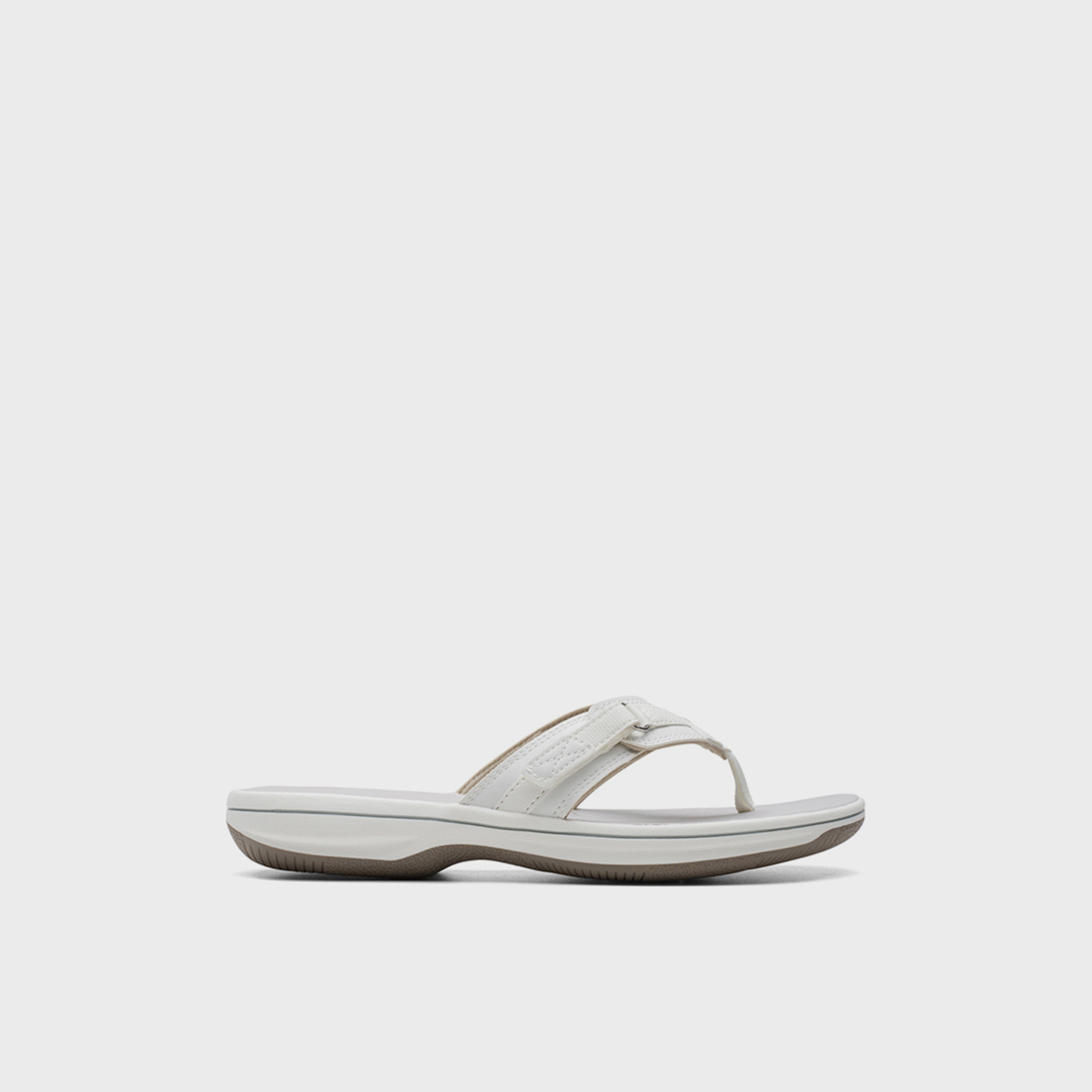 صنادل برينكلي سي سهلة الارتداء من كلاركس للنساء | 26129301-women-shoes-flipflopsandslides-image-2