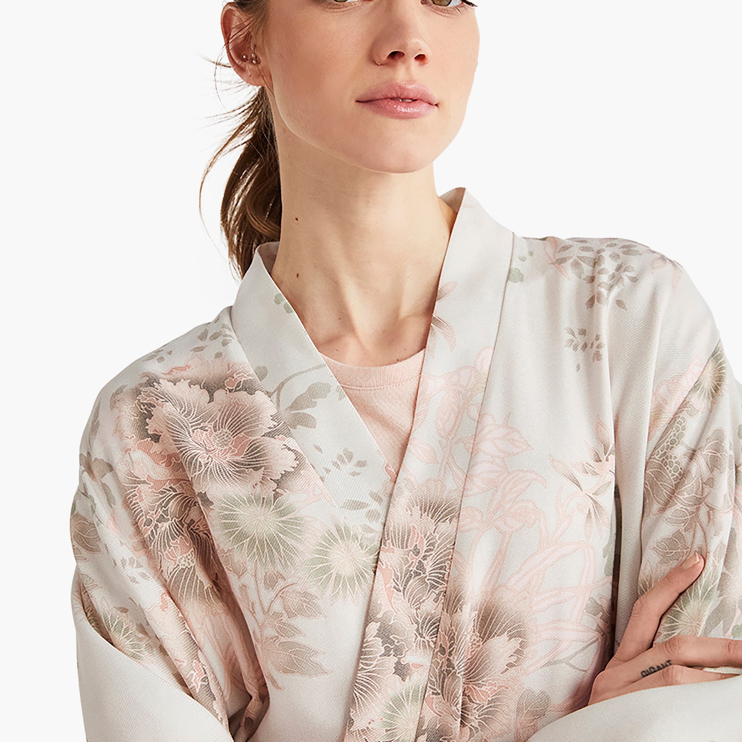طقم رداء مع تي شيرت برقبة دائرية مزخرفة بالزهور وبنطلون ورداء نسائي من كاثرينز-women-clothing-nightwear-pyjamas-longsets-image-2