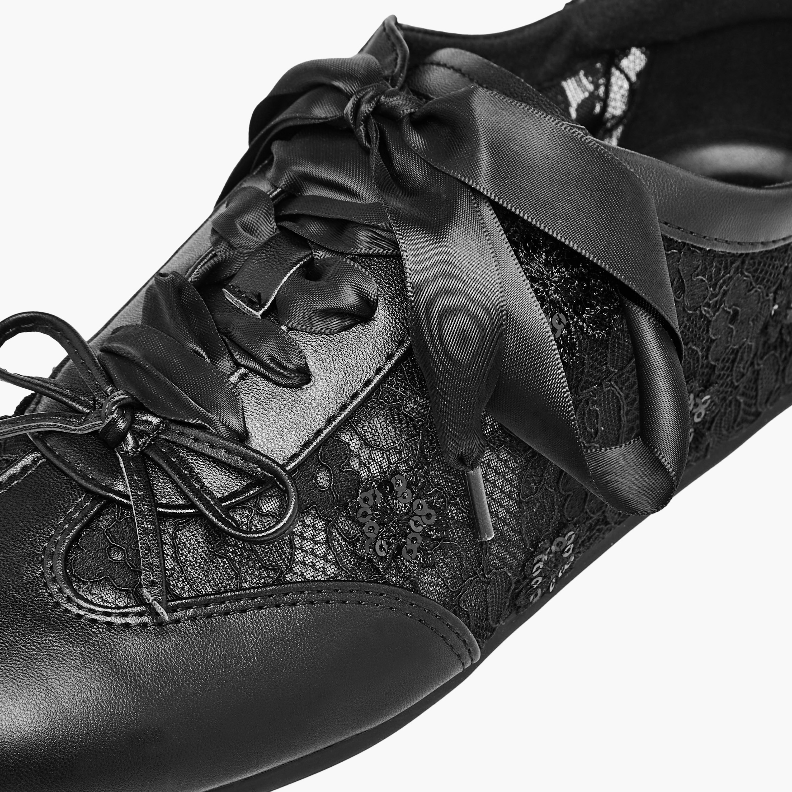 حذاء سنيكرز برباط إغلاق للنساء من ميسي-women-shoes-sneakers-image-4