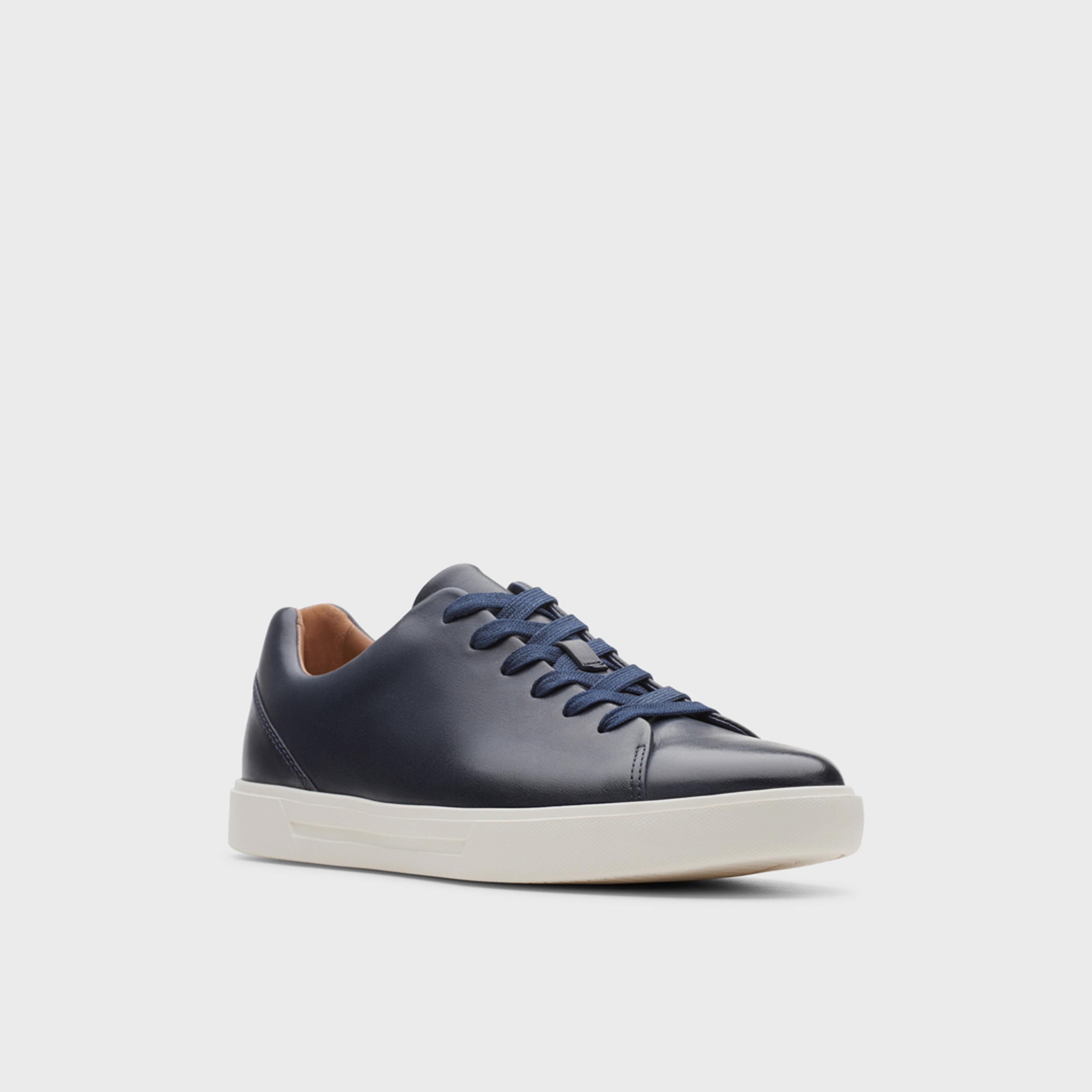 أحذية رياضية رجالية من كلاركس برباط، طراز Un Costa، ​​قصيرة الكاحل | 26148557-men-shoes-sneakers-image-1