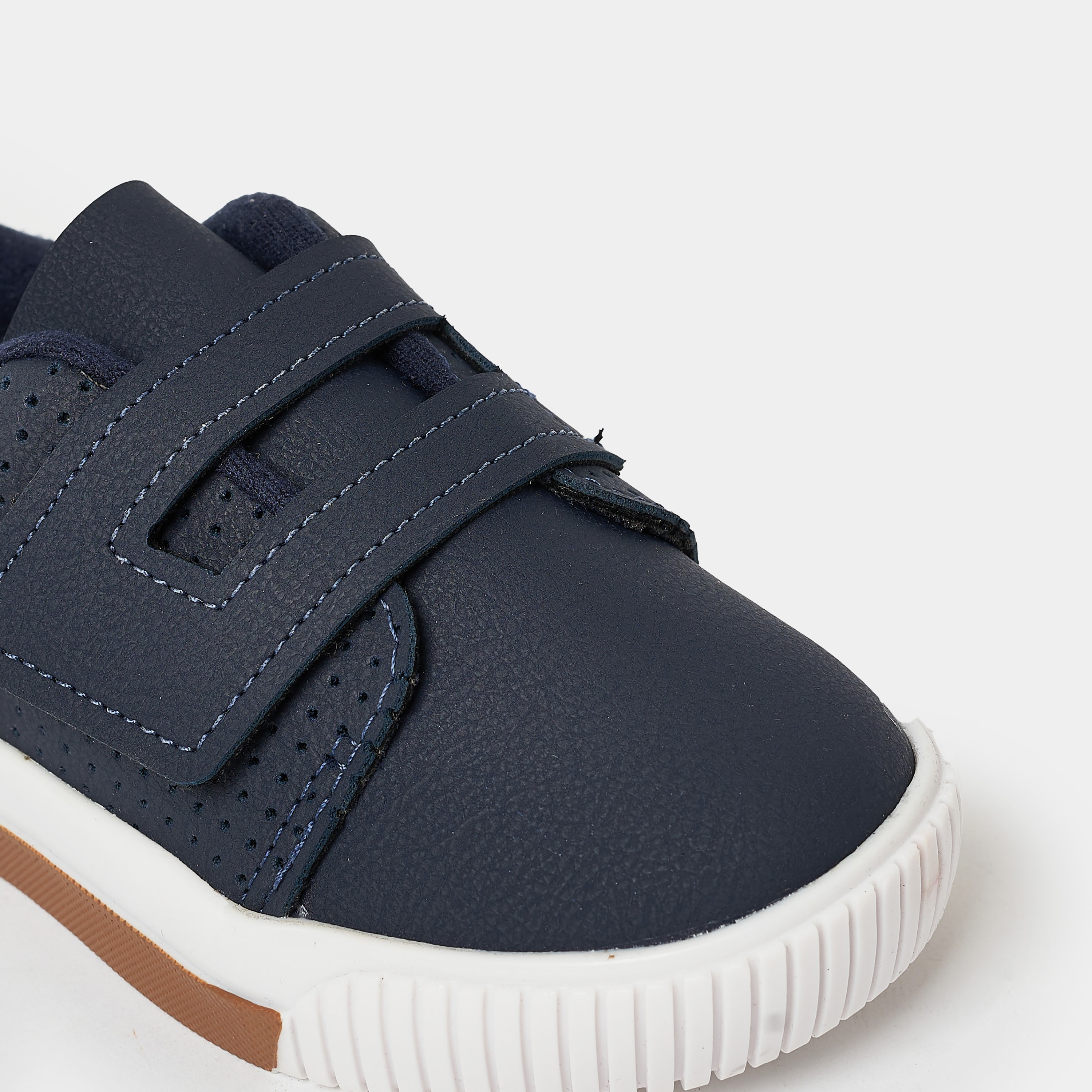 حذاء كاجوال للأولاد بشريط فيلكرو مثقوب من مولكينهو | 2615-101-14611-33553-boys-shoes-loafers-image-4