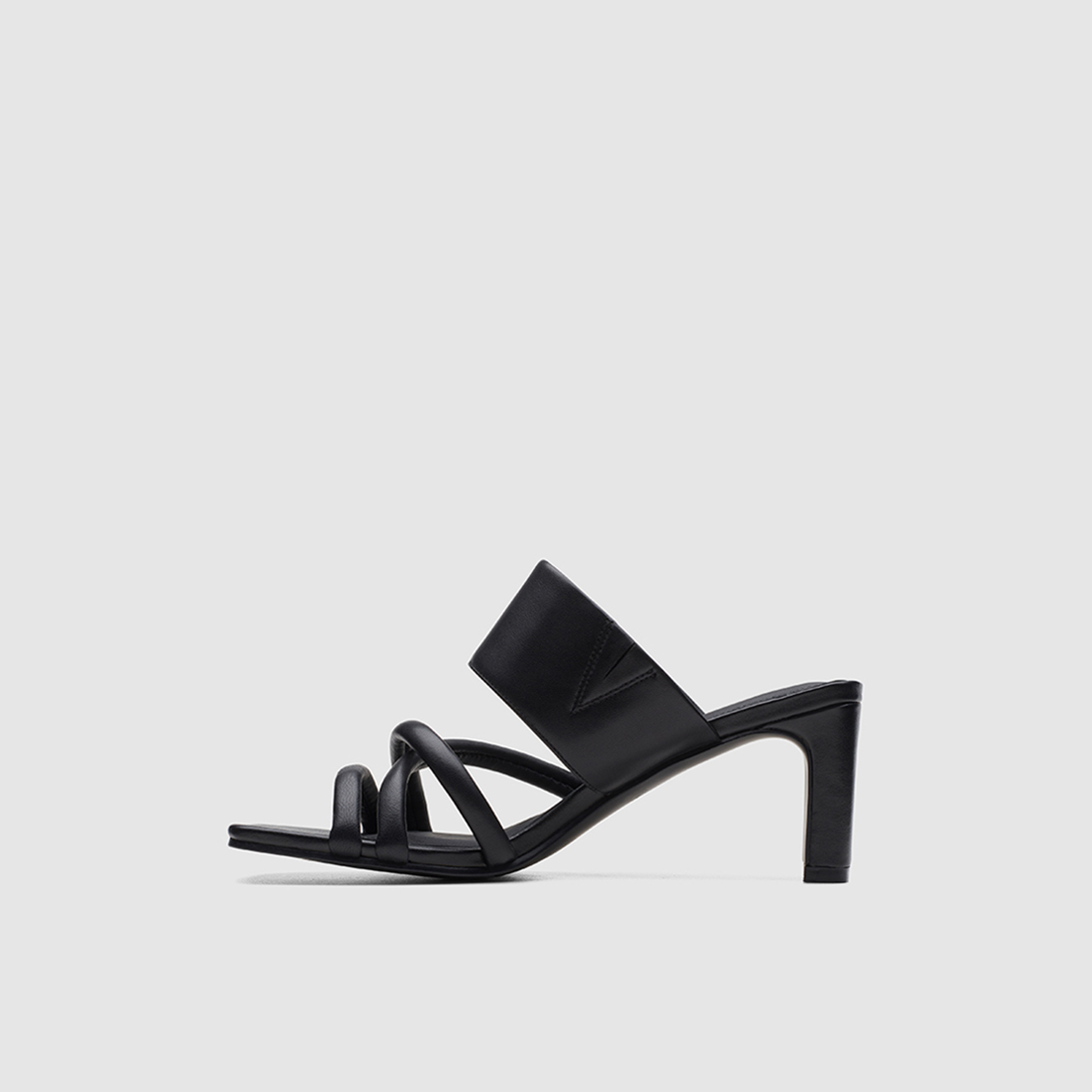 كلاركس - حذاء سيرين65 للنساء سهل الارتداء بكعب عريض | 26171052-women-shoes-sandals-heeled-image-2