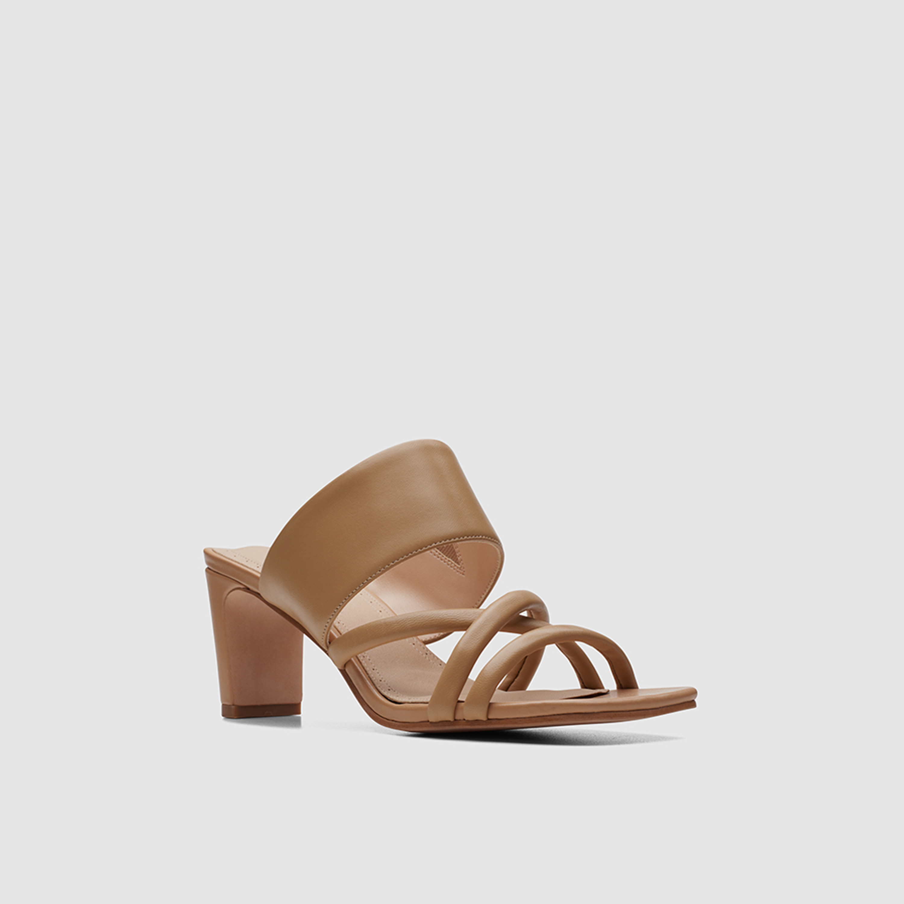 كلاركس - حذاء سيرين65 للنساء سهل الارتداء بكعب عريض | 26171053-women-shoes-sandals-heeled-image-1