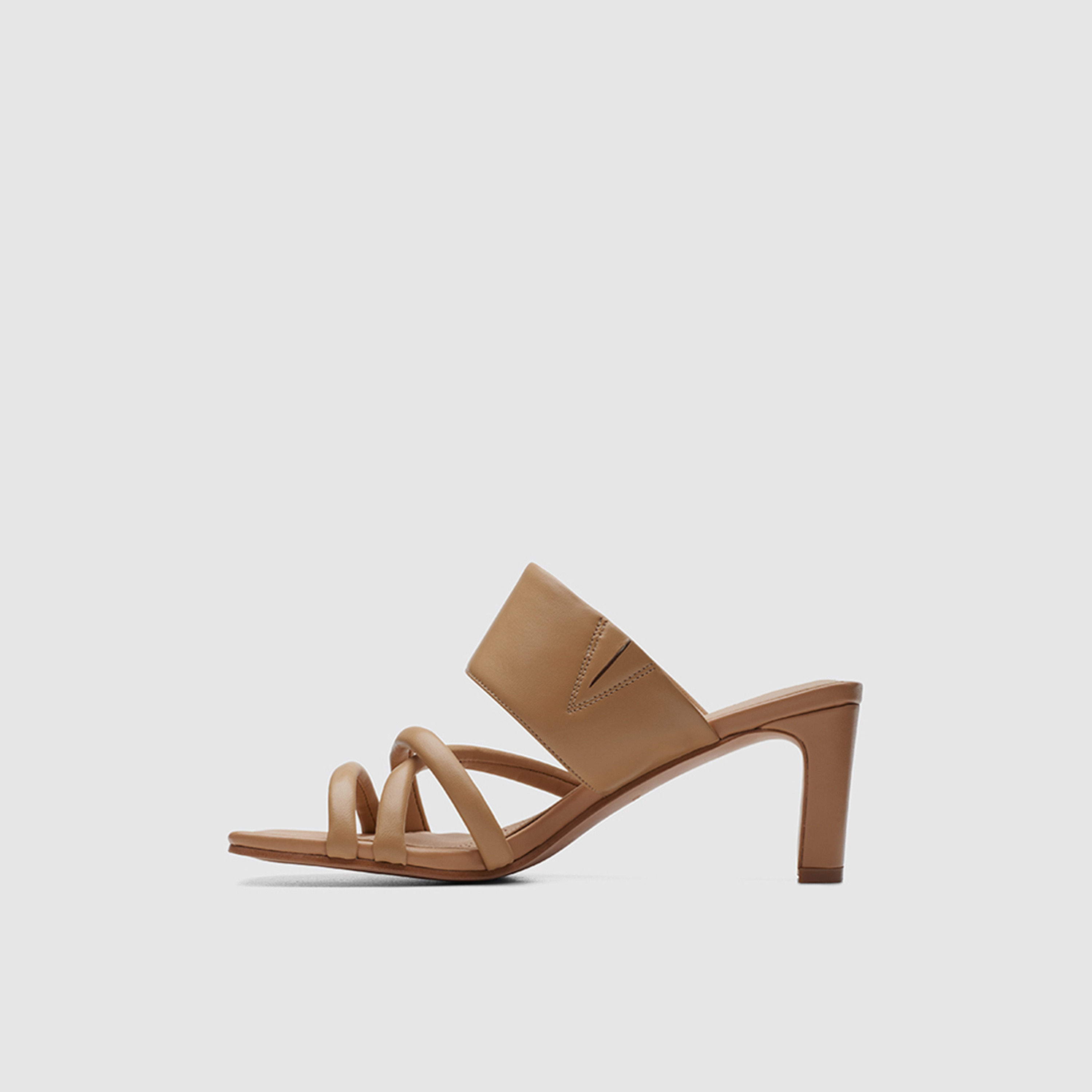 كلاركس - حذاء سيرين65 للنساء سهل الارتداء بكعب عريض | 26171053-women-shoes-sandals-heeled-image-2