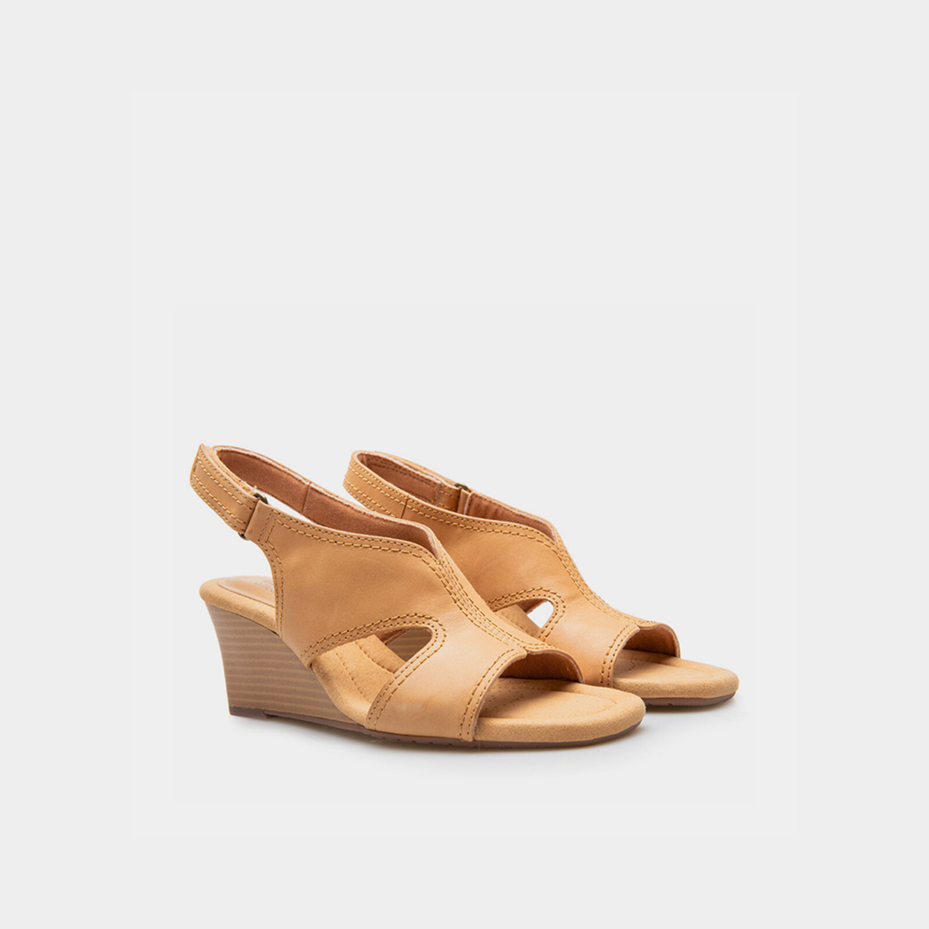 كلاركس - صندل كيارا أستر للنساء كعب إسفيني مزود بإبزيم لاصق | 26171232-women-shoes-sandals-heeled-image-1