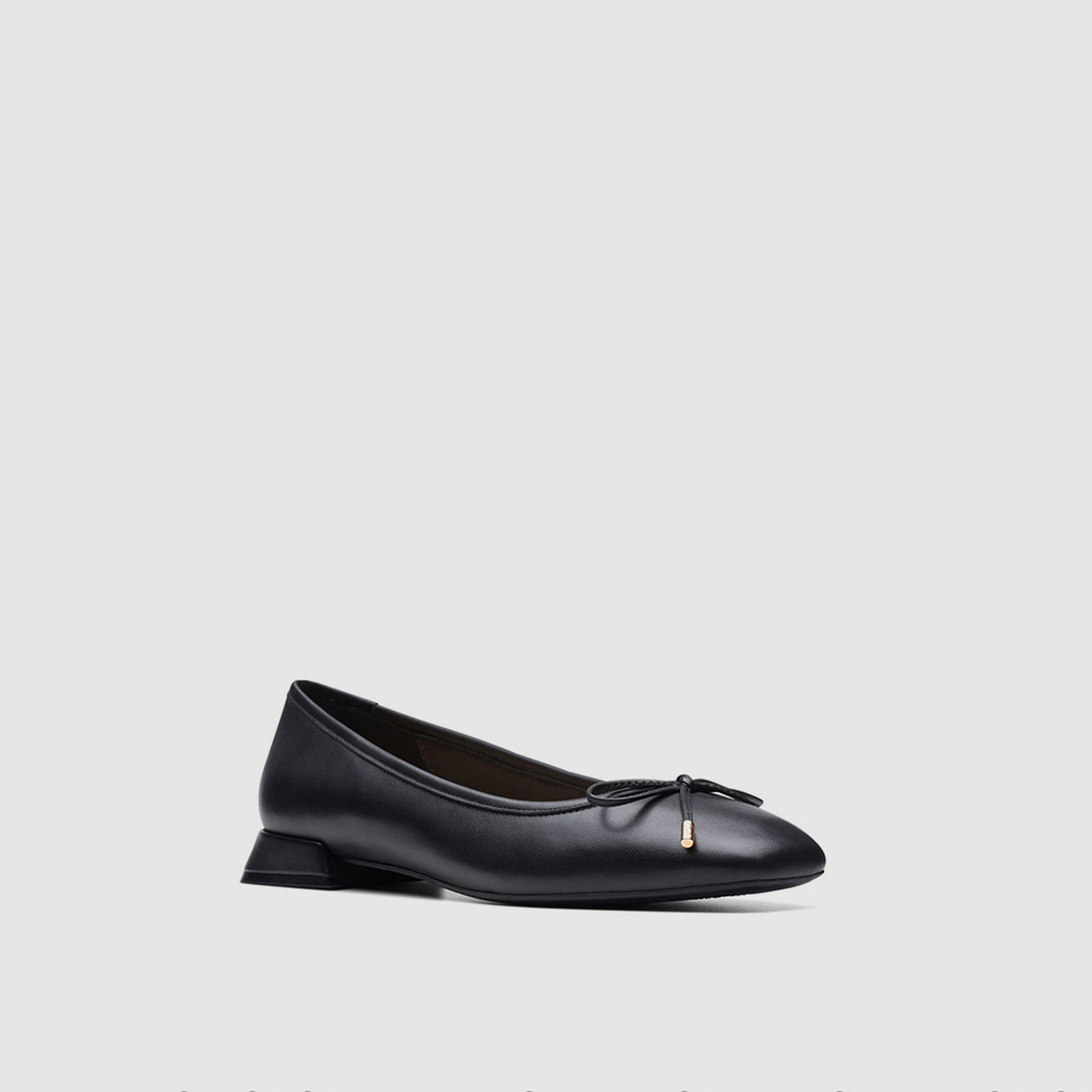 كلاركس -  حذاء بالرينا نسائي بدون رباط  يو بري 15 ستيب مسطح بمقدمة دائرية | 26174856-women-shoes-flats-ballerinas-image-1