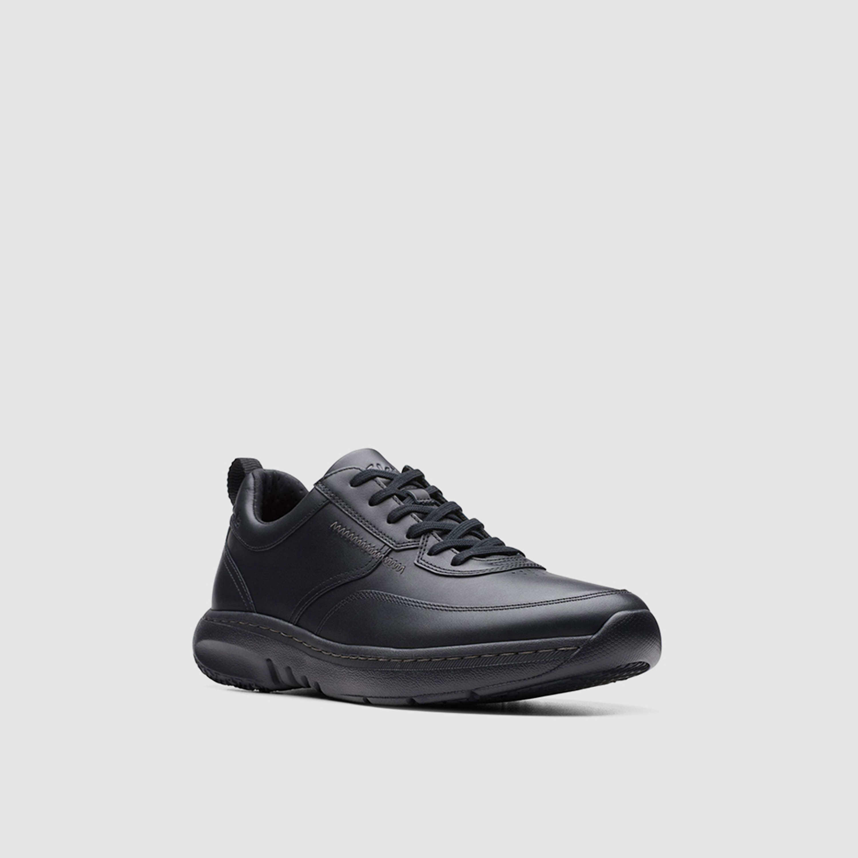 كلاركس- حذاء رياضي كاحل منخفض ورباط للرجال | 26175190-men-shoes-sneakers-image-1