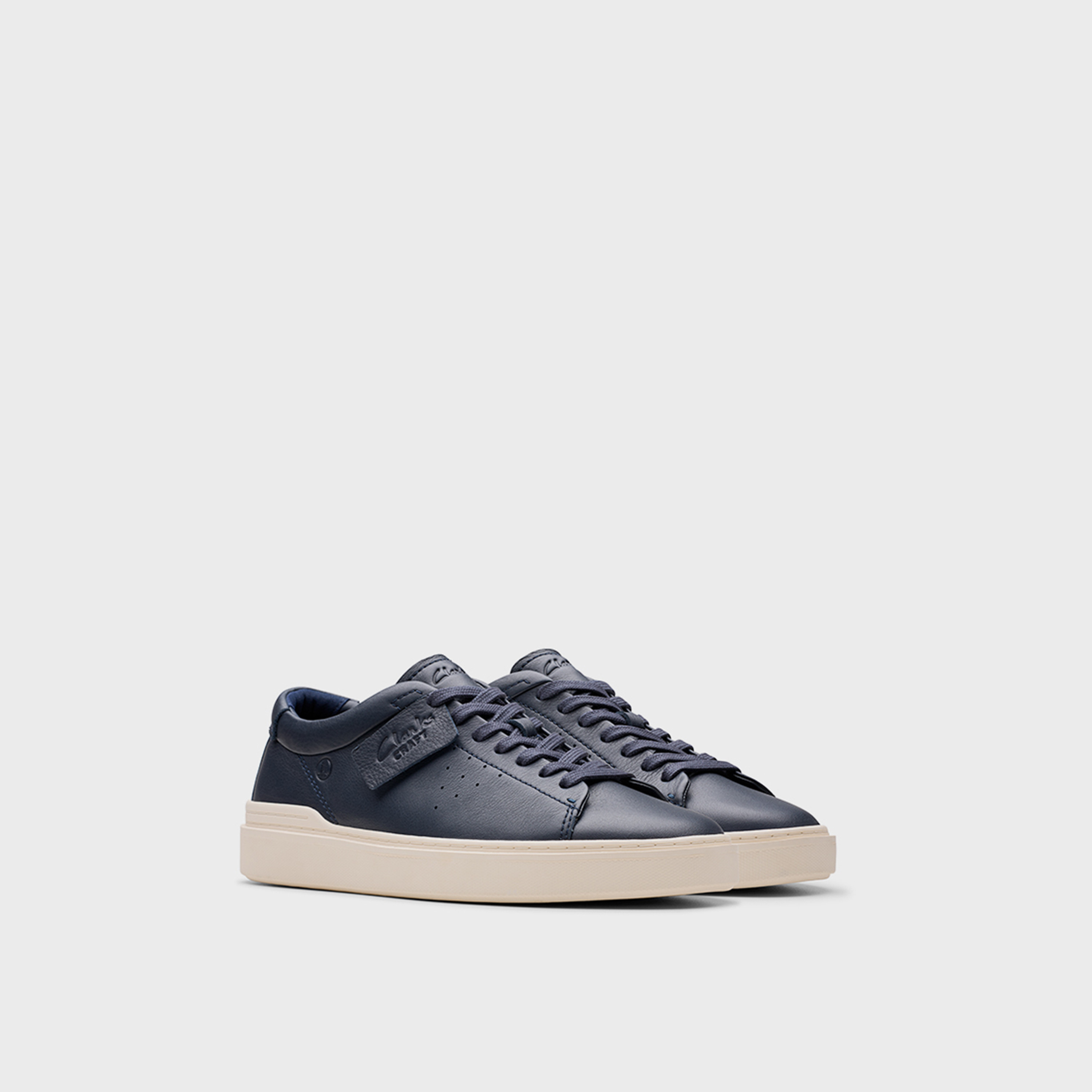 كلاركس- حذاء رياضي كاحل منخفض ورباط للرجال | 26176133-men-shoes-sneakers-image-1