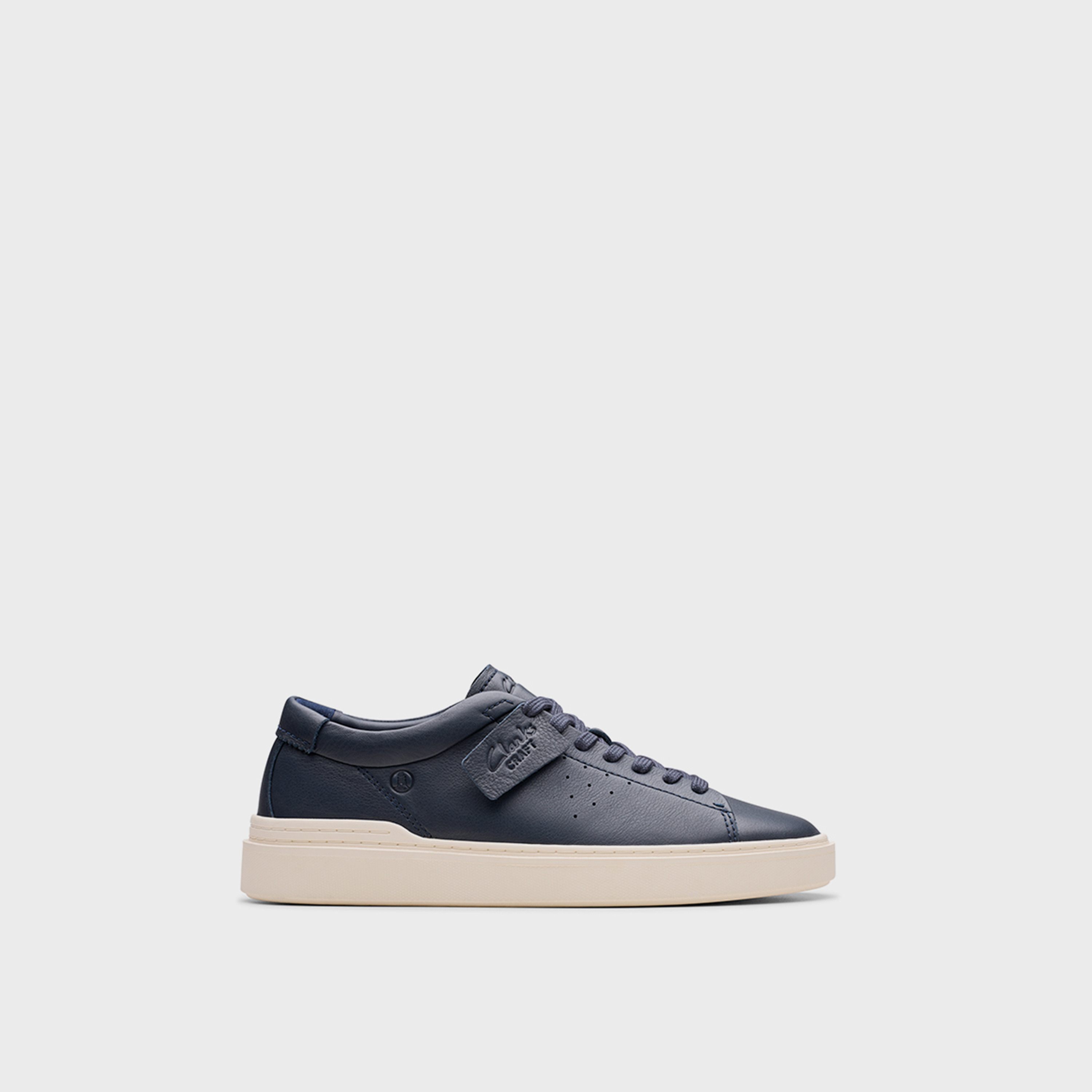 كلاركس- حذاء رياضي كاحل منخفض ورباط للرجال | 26176133-men-shoes-sneakers-image-3
