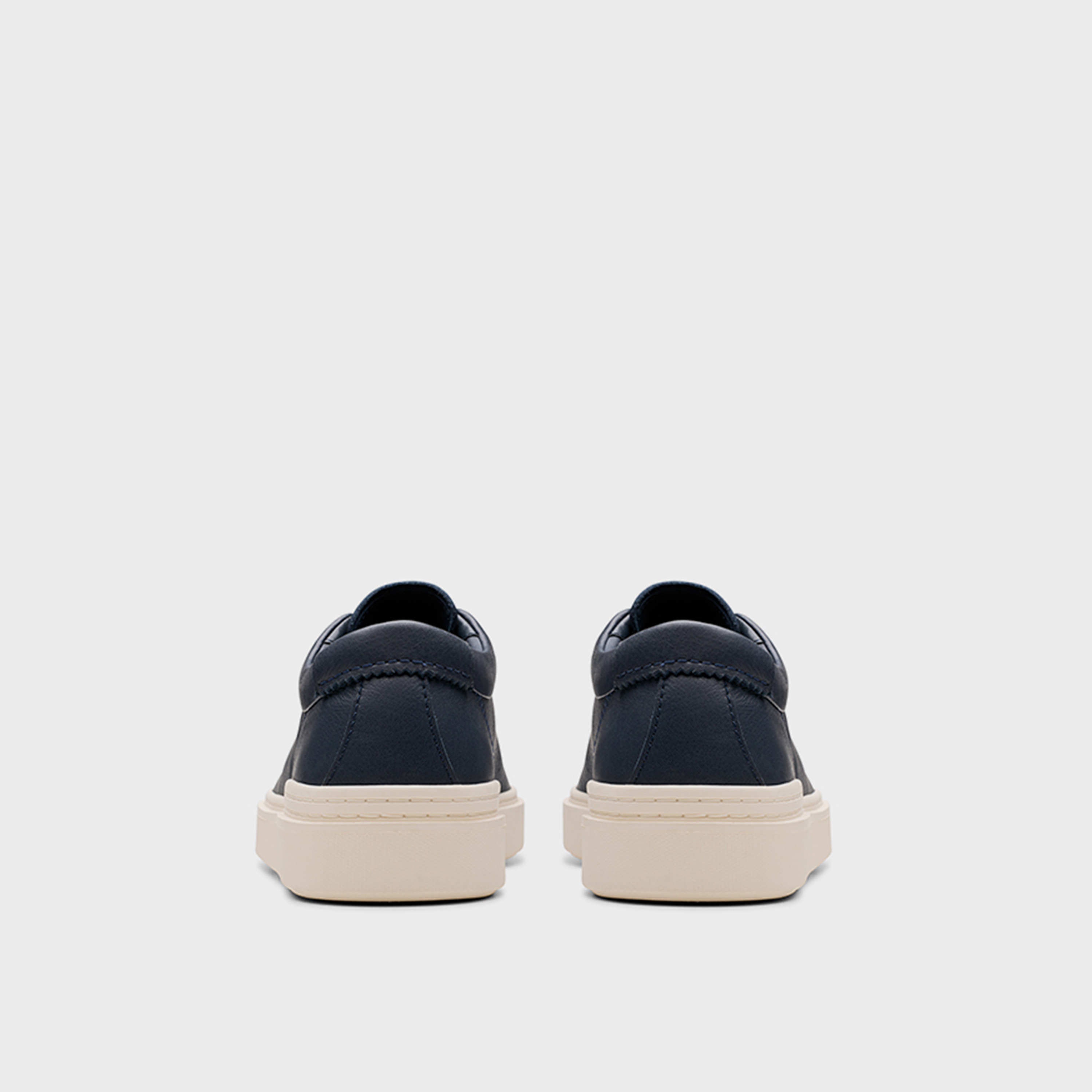 كلاركس- حذاء رياضي كاحل منخفض ورباط للرجال | 26176133-men-shoes-sneakers-image-4