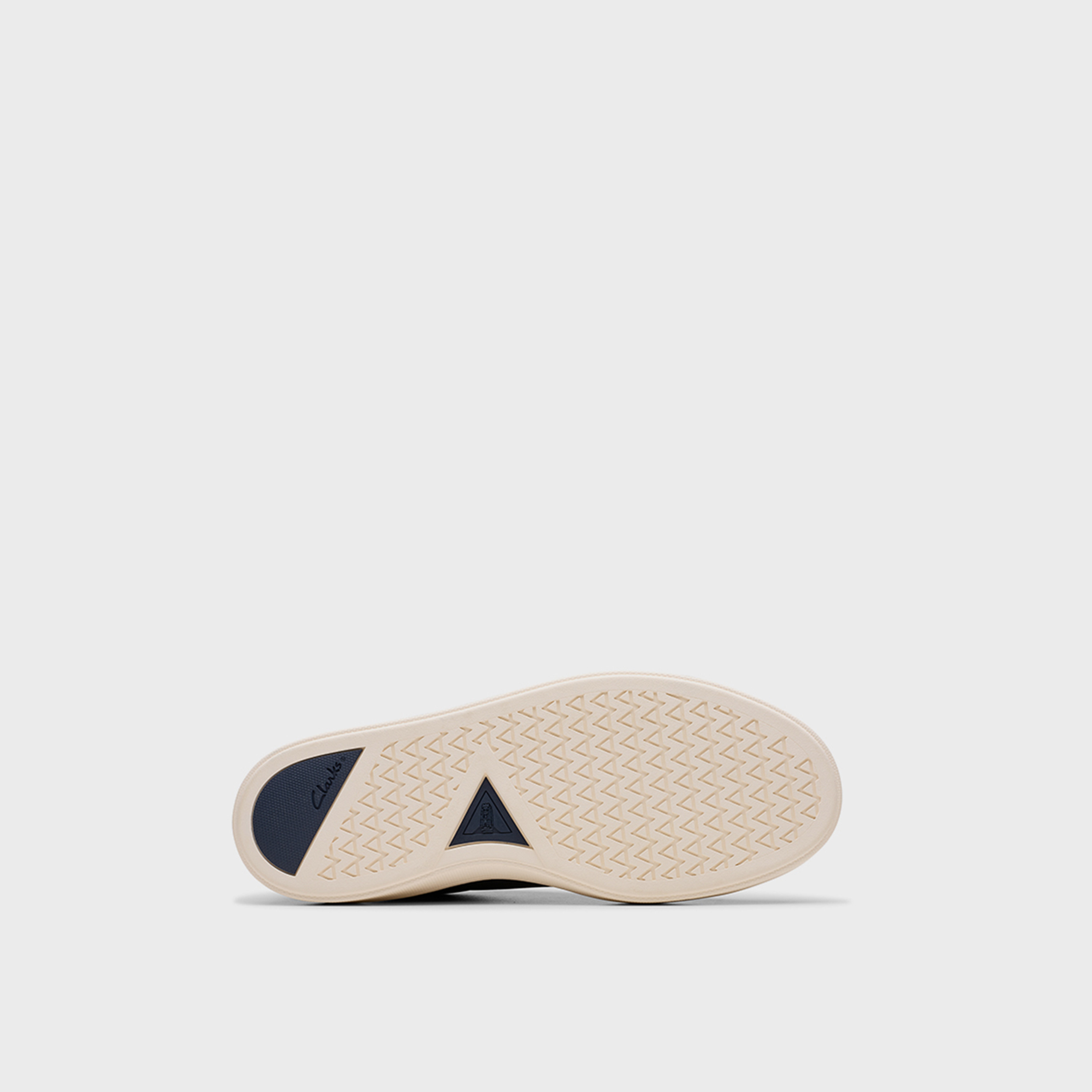 كلاركس- حذاء رياضي كاحل منخفض ورباط للرجال | 26176133-men-shoes-sneakers-image-5