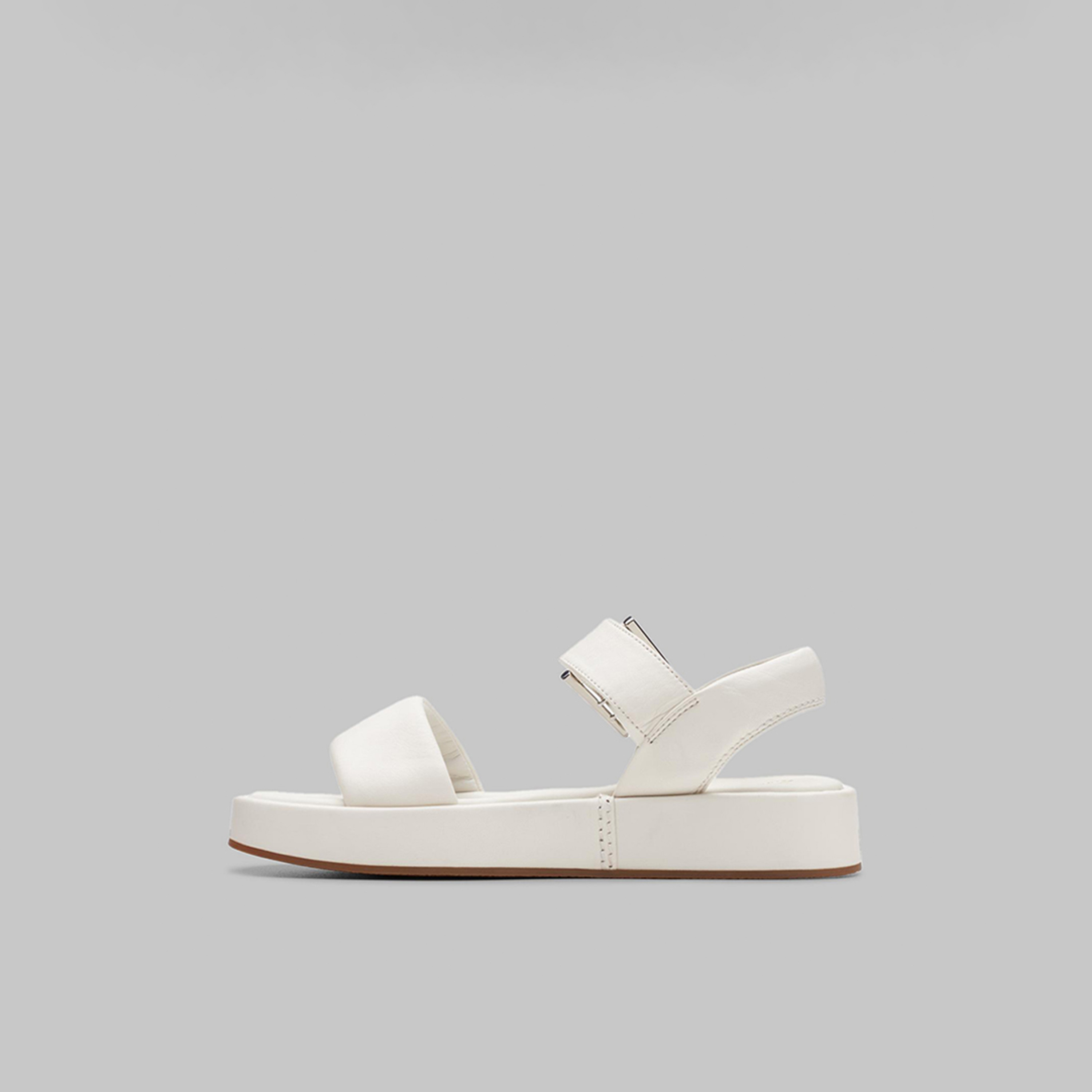 كلاركس - صندل ألدا للنساء نعل سميك بإبزيم | 26176258-women-shoes-sandals-heeled-image-2