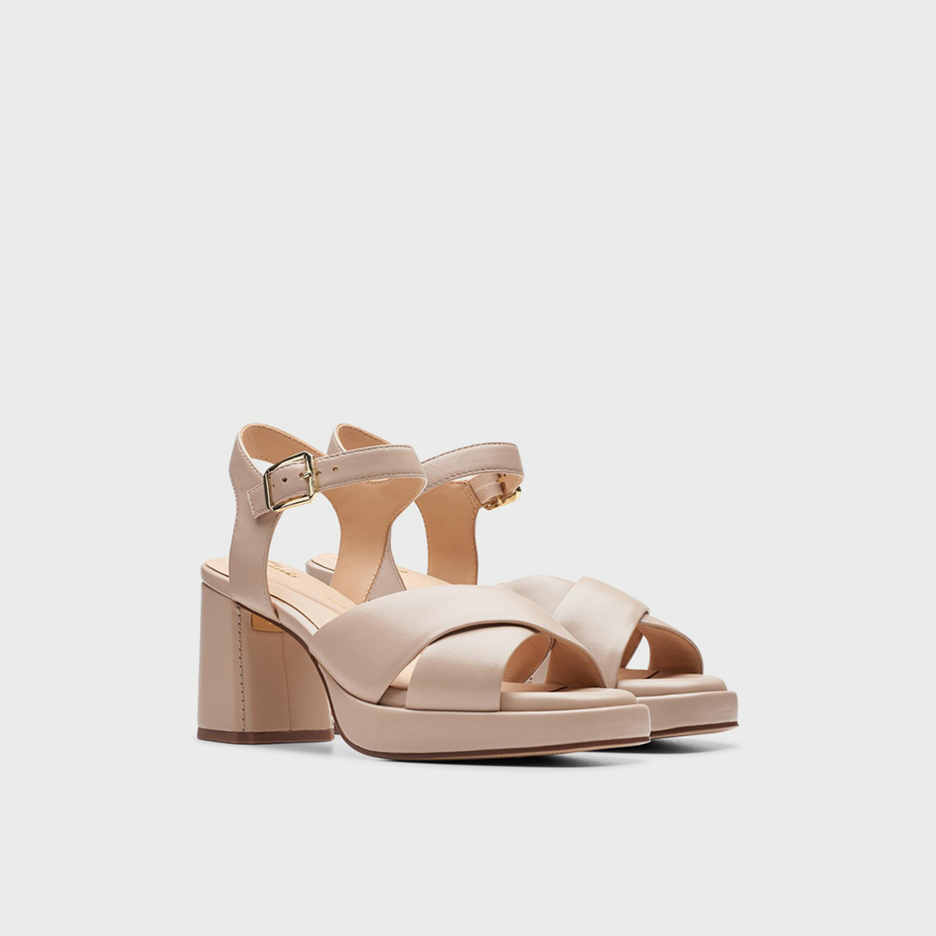 كلاركس - حذاء ريتزي75 راي للنساء بكعب عريض بإبزيم | 26176330-women-shoes-sandals-heeled-image-1
