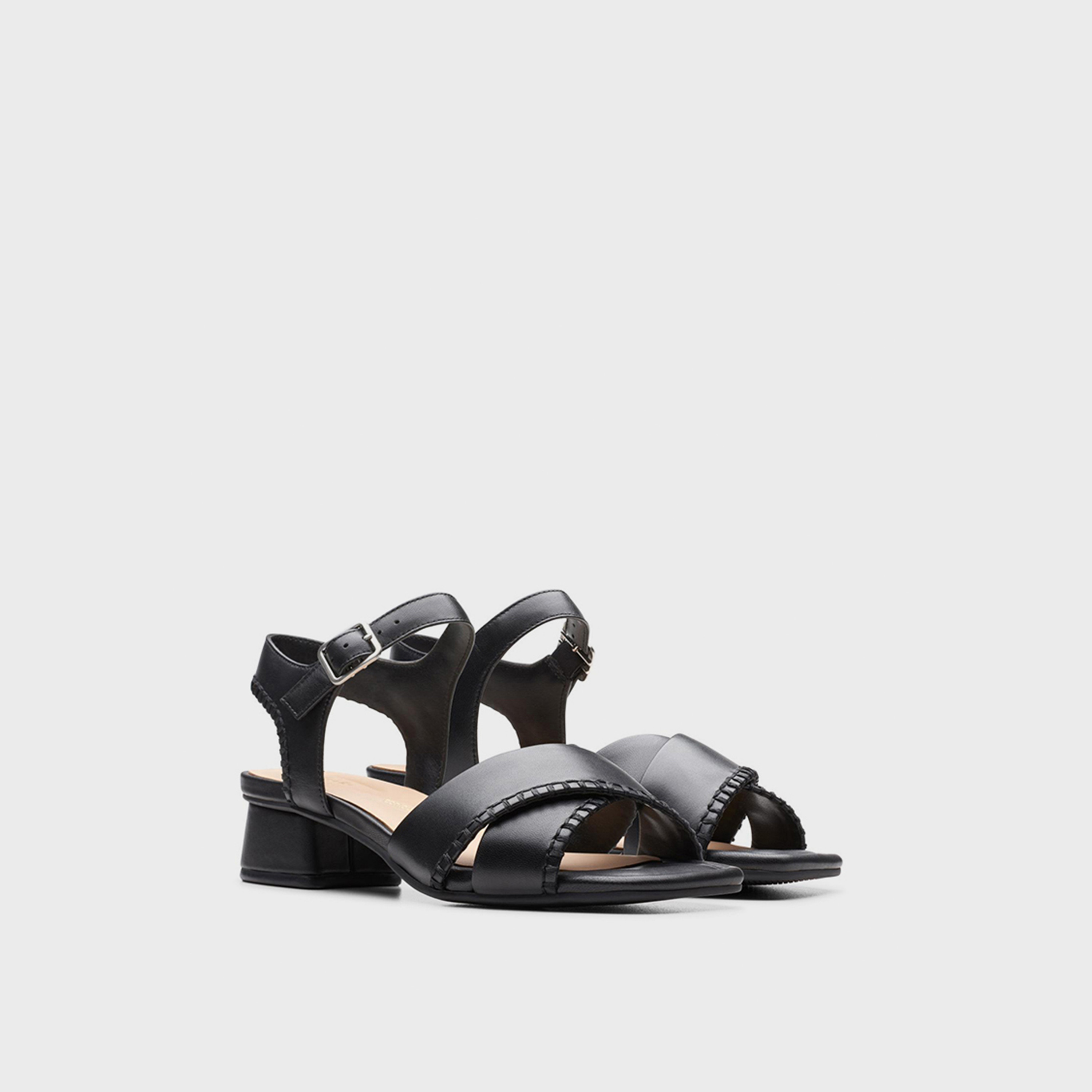 كلاركس- صندل للنساء حزام متقاطع بإبزيم  | 26176333-women-shoes-sandals-heeled-image-1