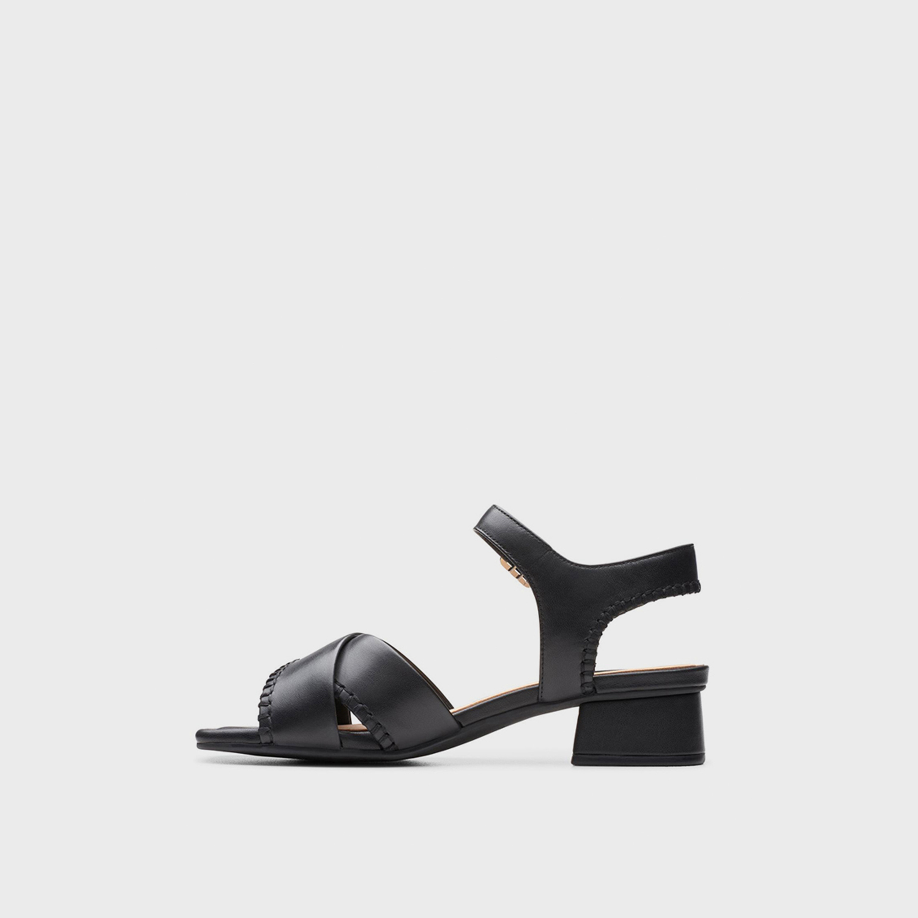 كلاركس- صندل للنساء حزام متقاطع بإبزيم  | 26176333-women-shoes-sandals-heeled-image-2