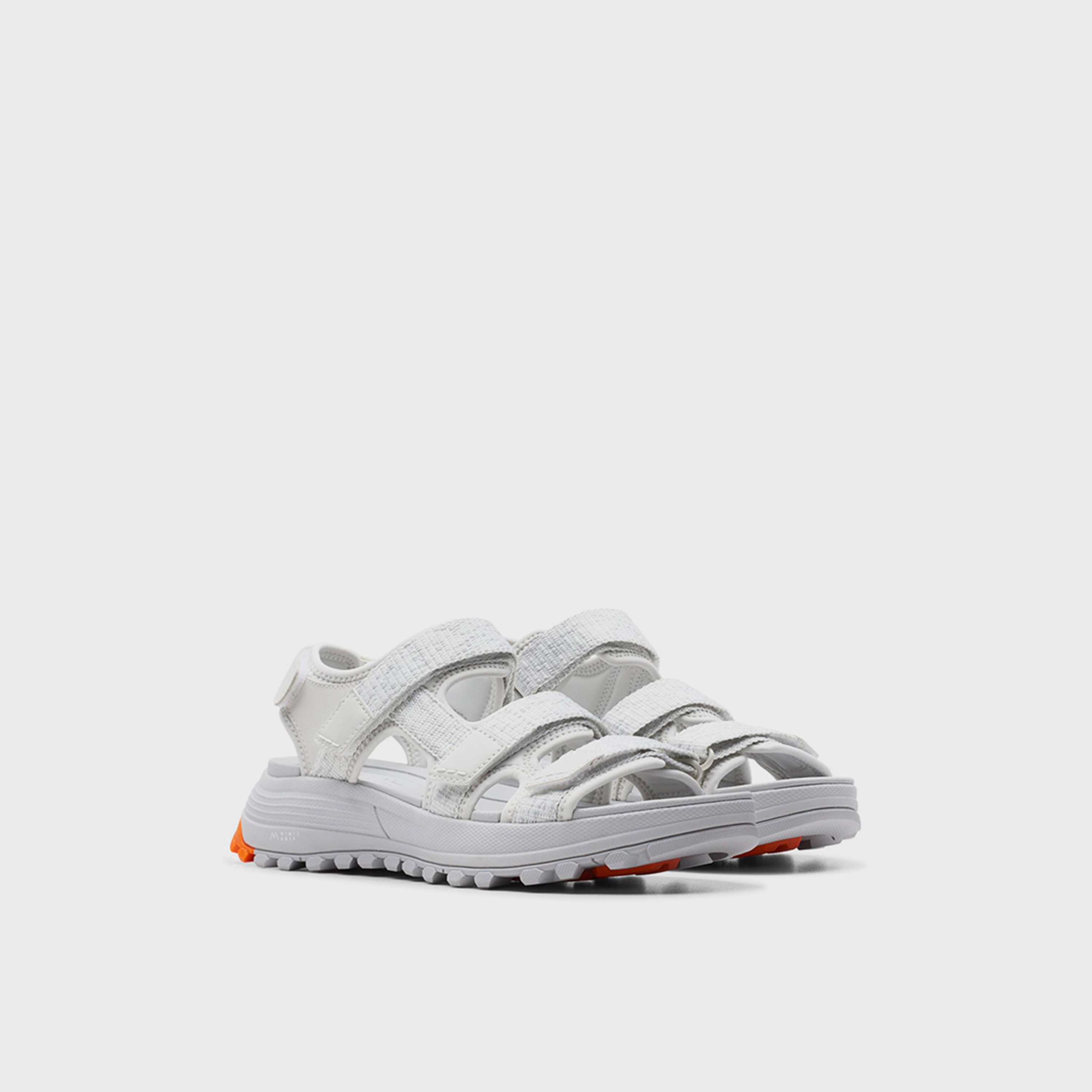 كلاركس - صندل ايه تي ال تريك صن للنساء نعل سميك بحزام | 26176600-women-shoes-sandals-heeled-image-1