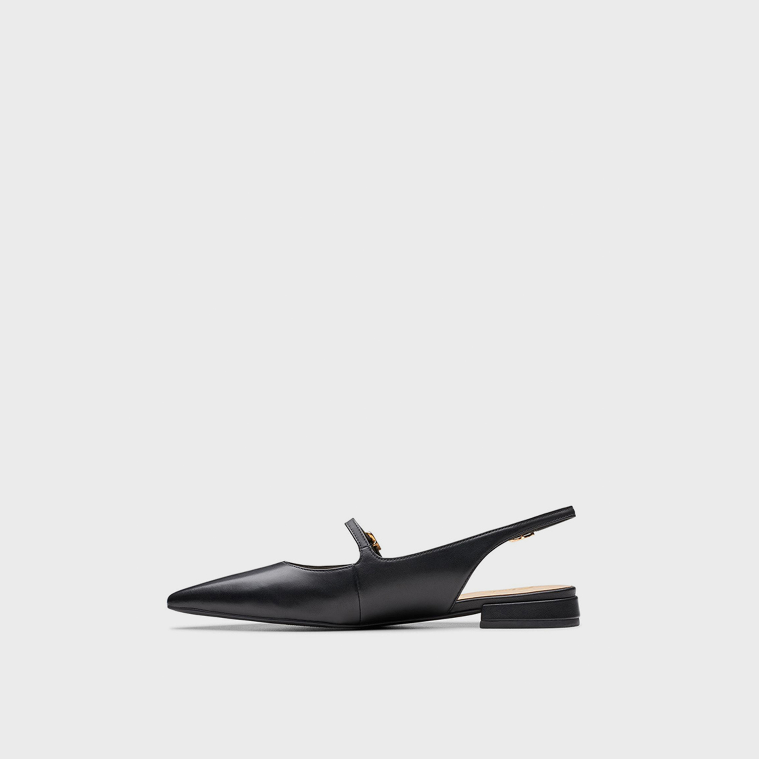 كلاركس- صندل للنساء حزام بإبزيم  | 26176782-women-shoes-sandals-flats-image-2