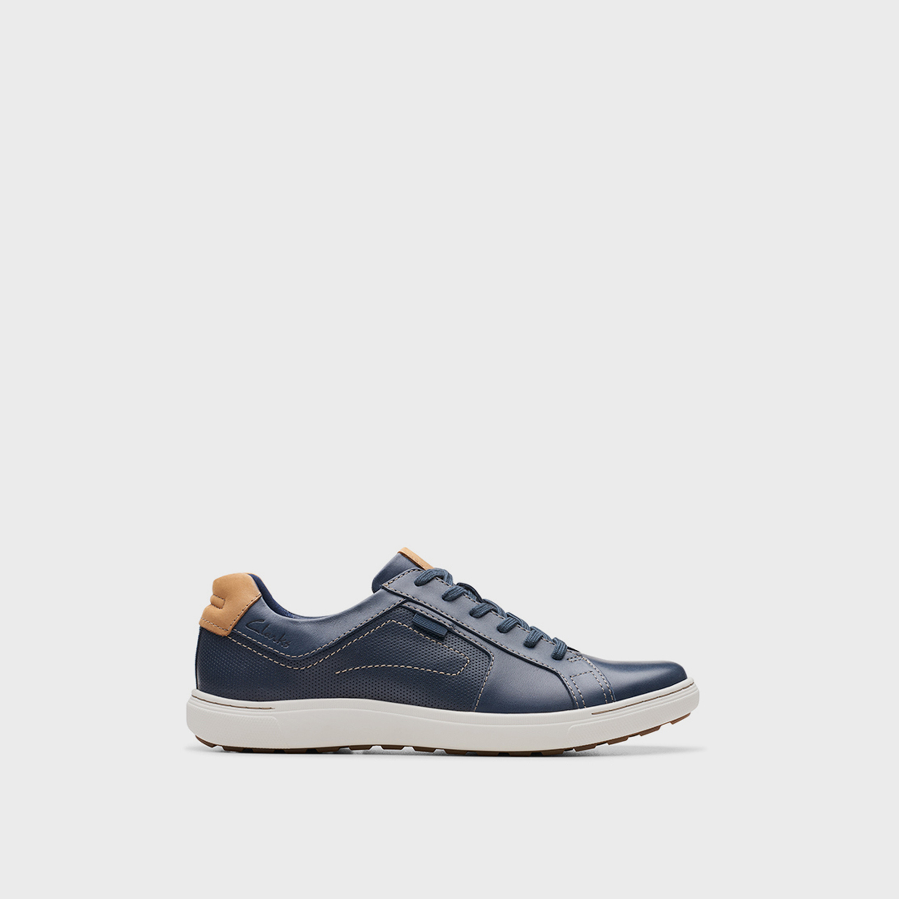 كلاركس- حذاء رياضي كاحل منخفض ورباط للرجال | 26176887-men-shoes-sneakers-image-3
