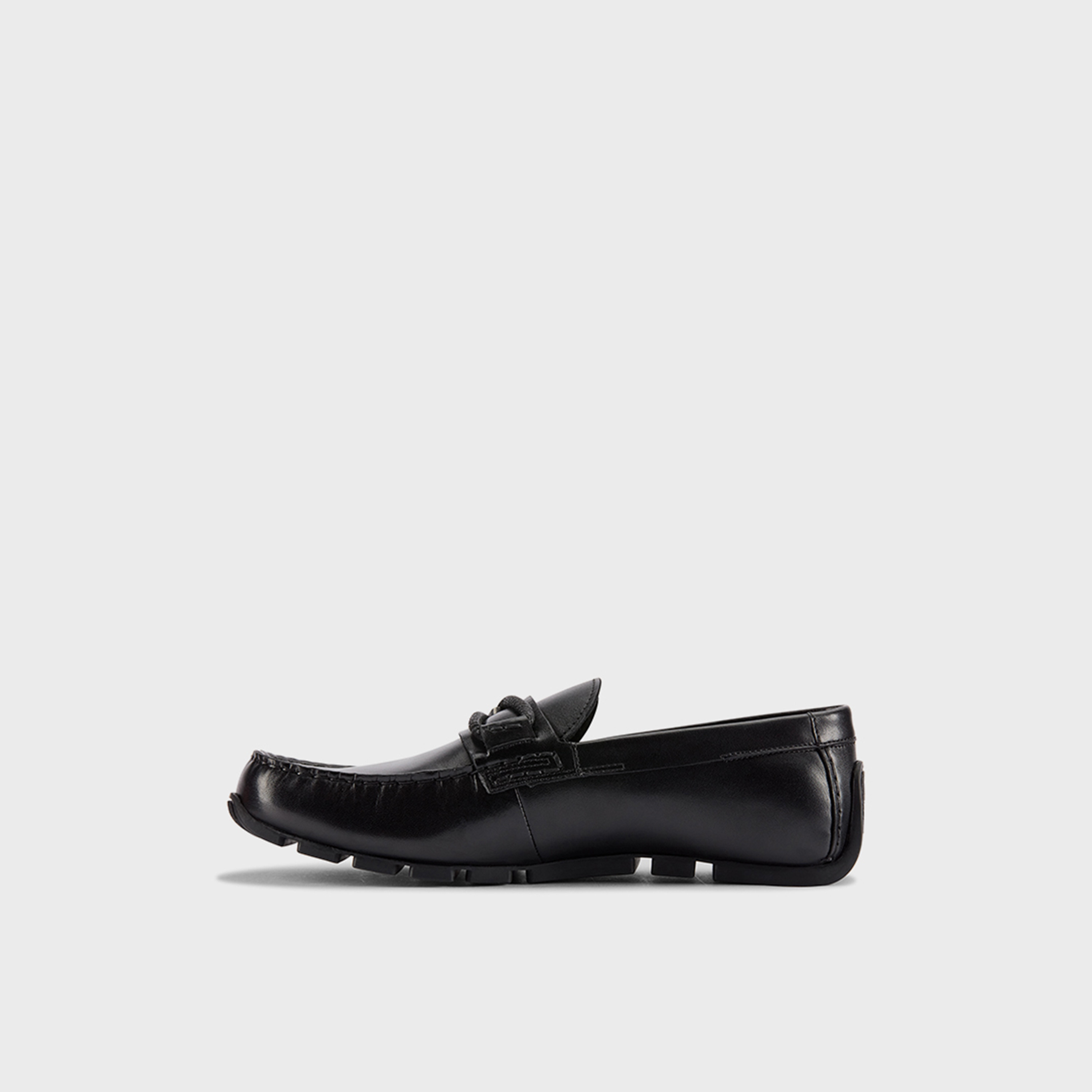 كلاركس - حذاء أوزويك تريم للرجال سهل الارتداء | 26177466-men-shoes-loafersandmoccasins-image-2