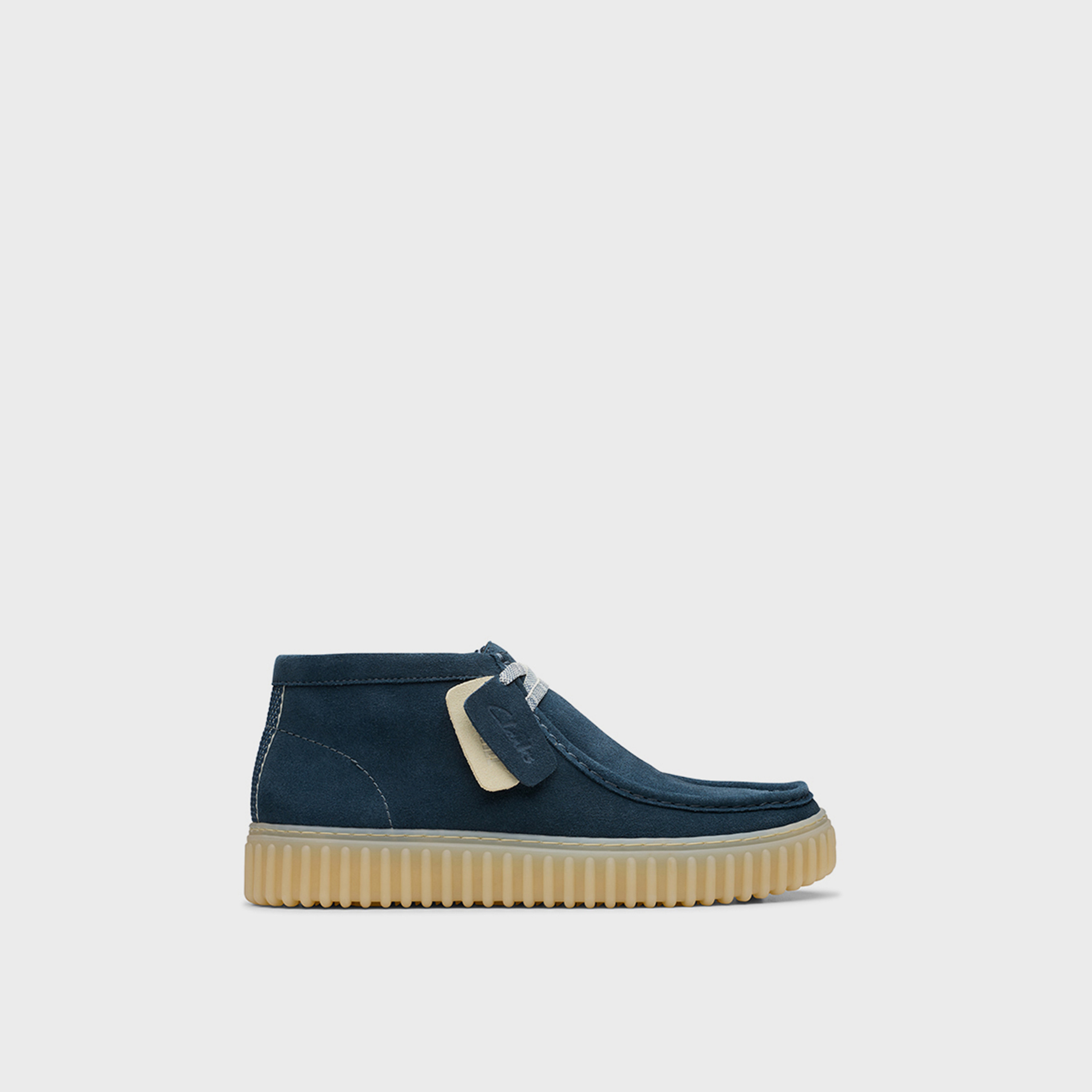 كلاركس- حذاء رياضي كاحل متوسط ورباط للرجال | 26178265-men-shoes-boots-image-3