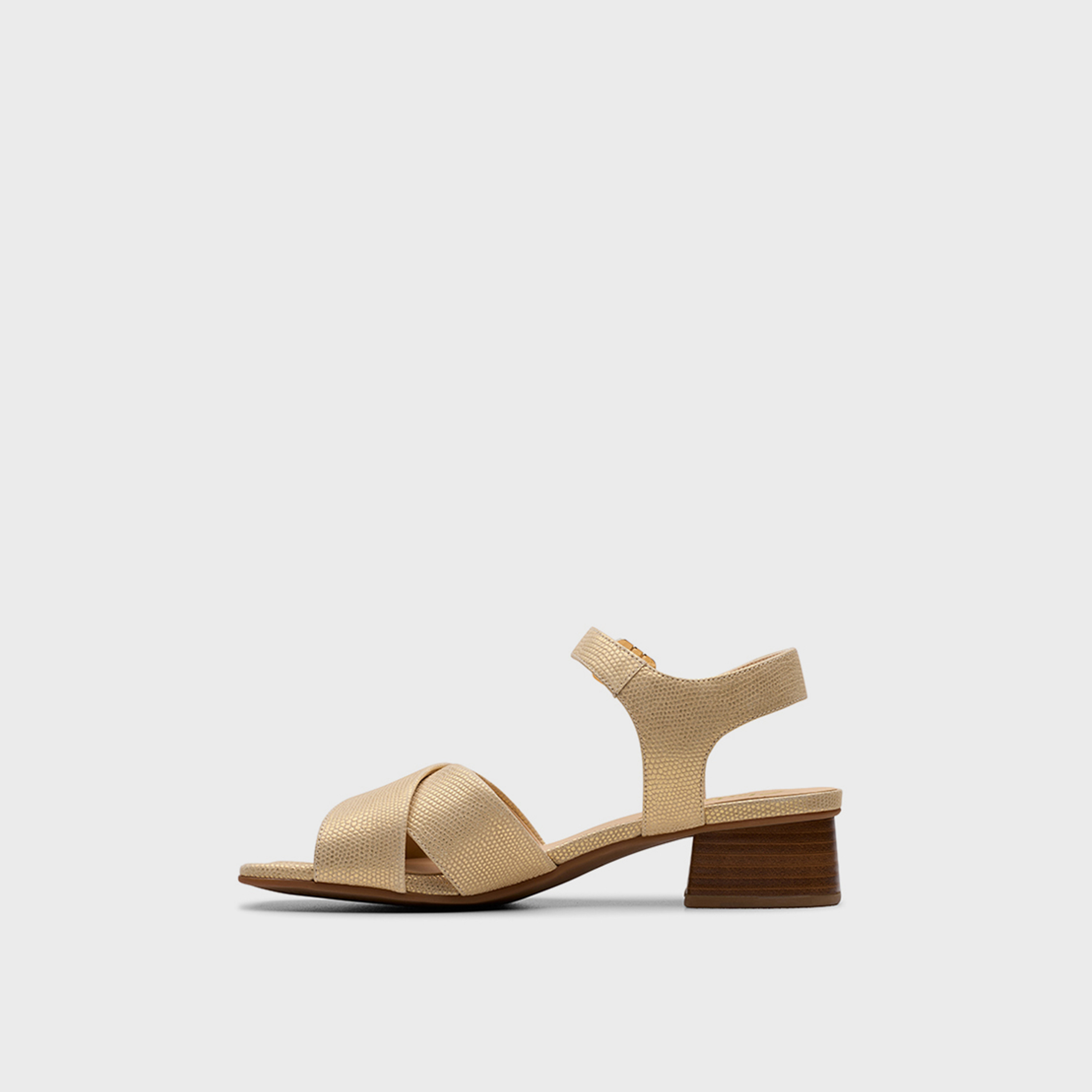كلاركس- صندل للنساء حزام بإبزيم  | 26178796-women-shoes-sandals-heeled-image-2