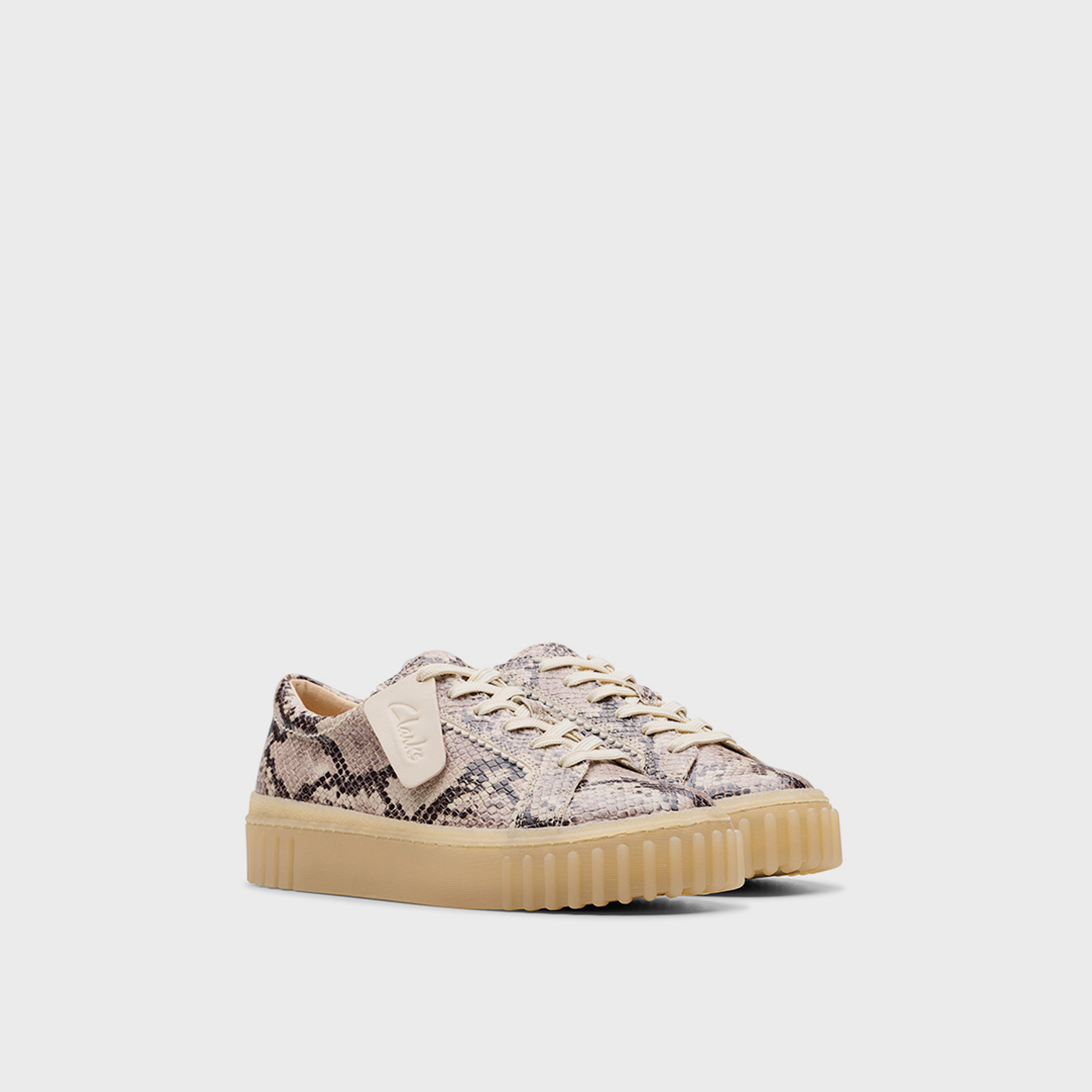 كلاركس- حذاء رياضي للنساء كاحل منخفض برباط  | 26178855-women-shoes-sneakers-image-1