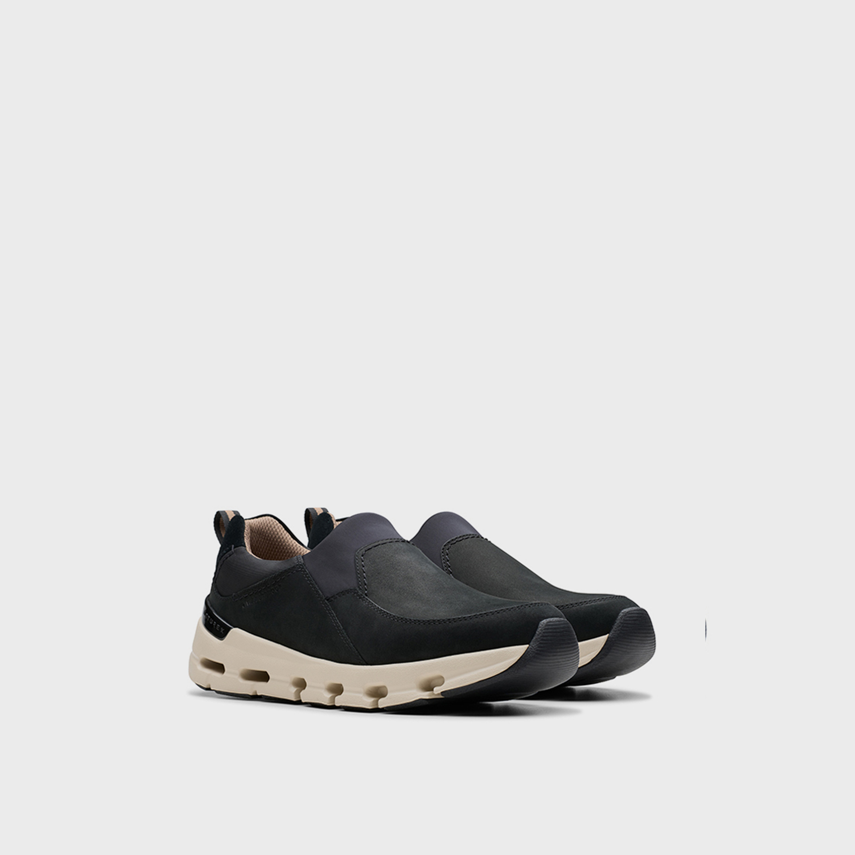 كلاركس- حذاء رياضي للنساء كاحل منخفض سهل الارتداء  | 26178871-women-shoes-sneakers-image-1