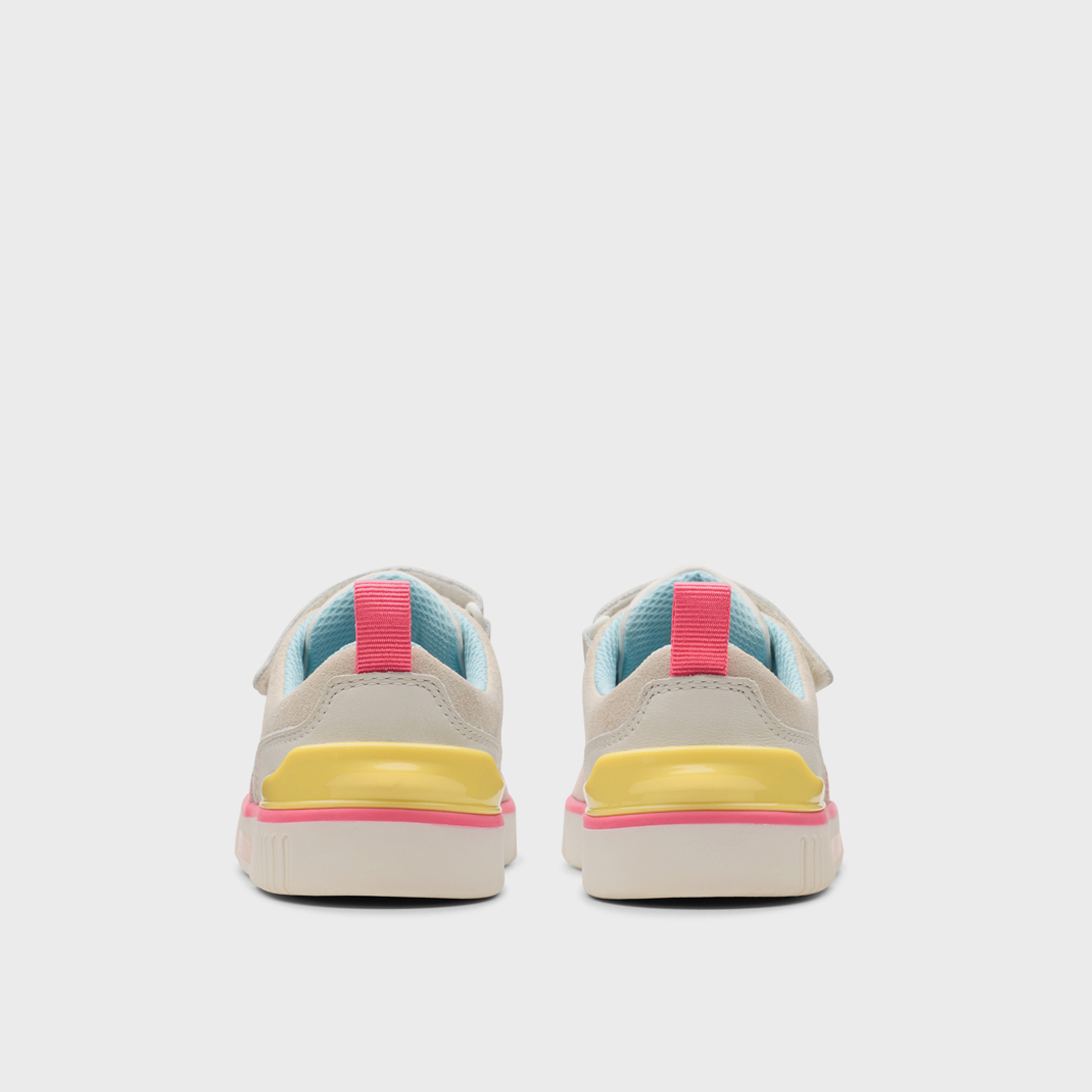 كلاركس- حذاء رياضي برباط للبنات | 26179052-girls-shoes-sneakers-image-4