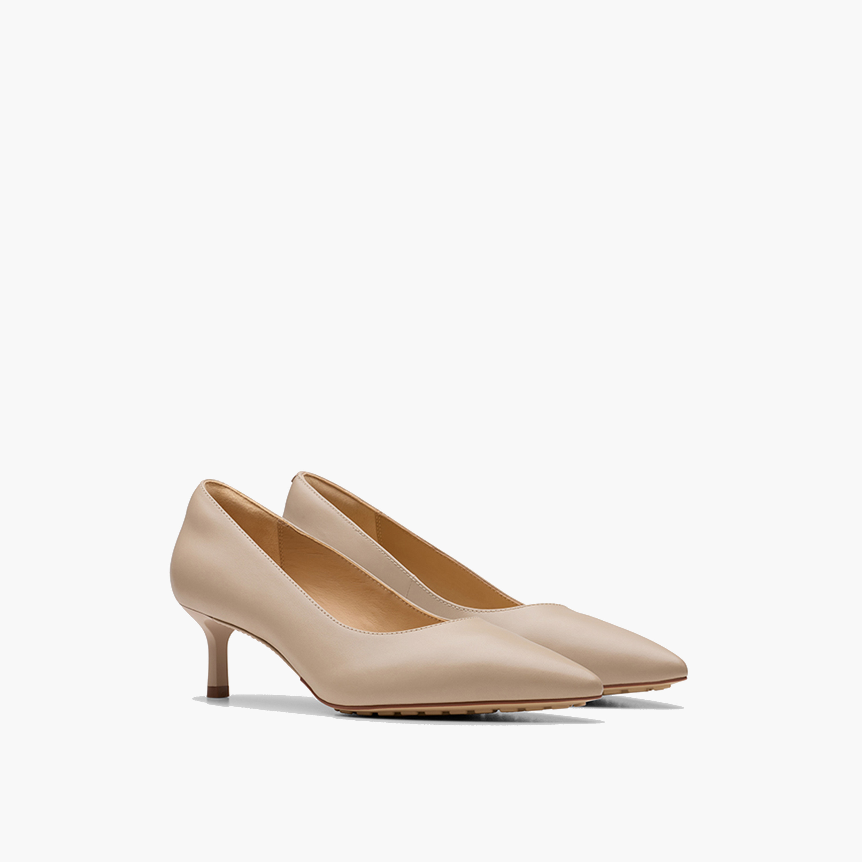 كلاركس- حذاء أديلا كورت نسائي جلدي سهل الارتداء بكعب متوسط ​​| Adela Court 26179300-women-shoes-heels-image-1