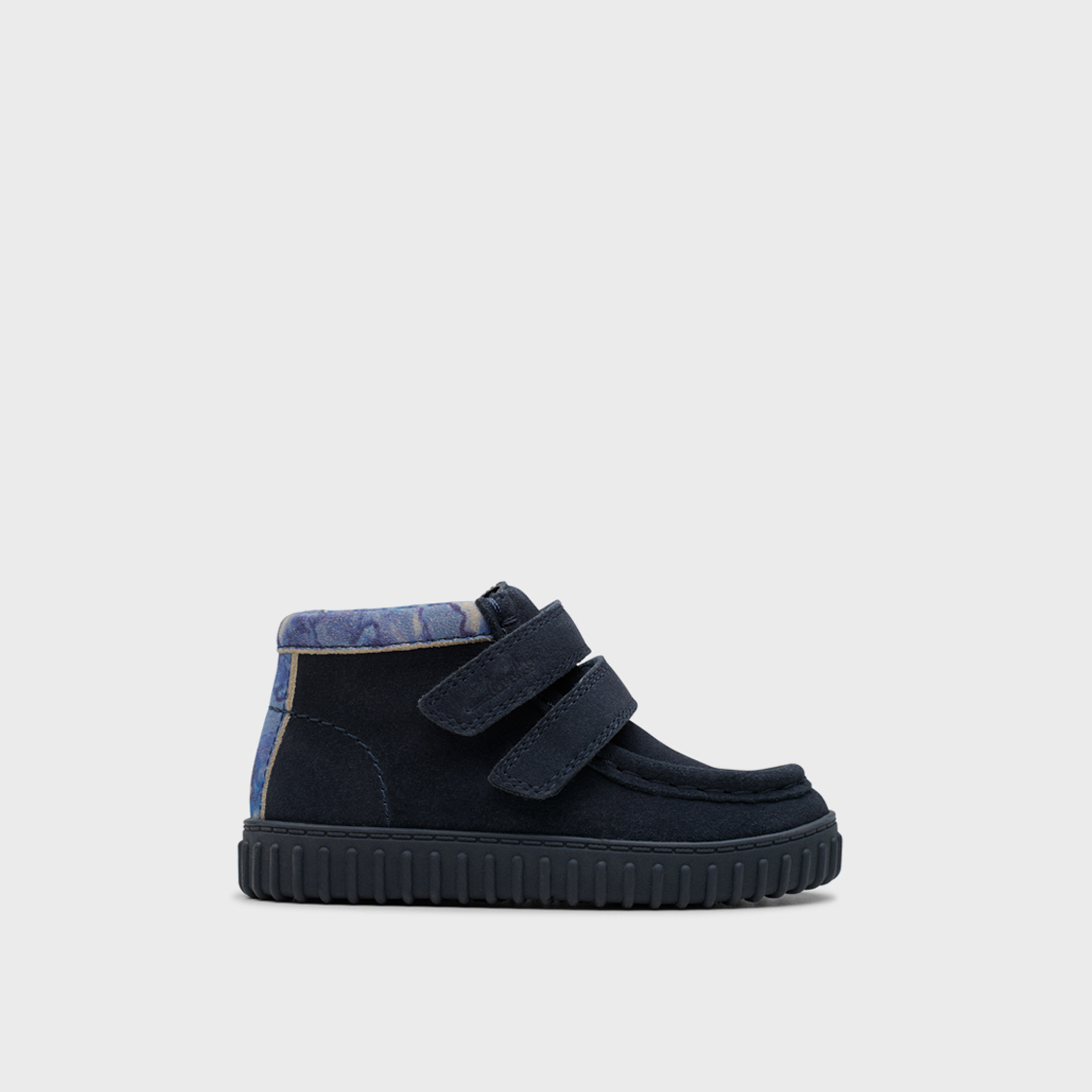 كلاركس- حذاء رياضي للأولاد مشبك وحلقة إغلاق كاحل متوسط | 26179311-boys-shoes-boots-image-3