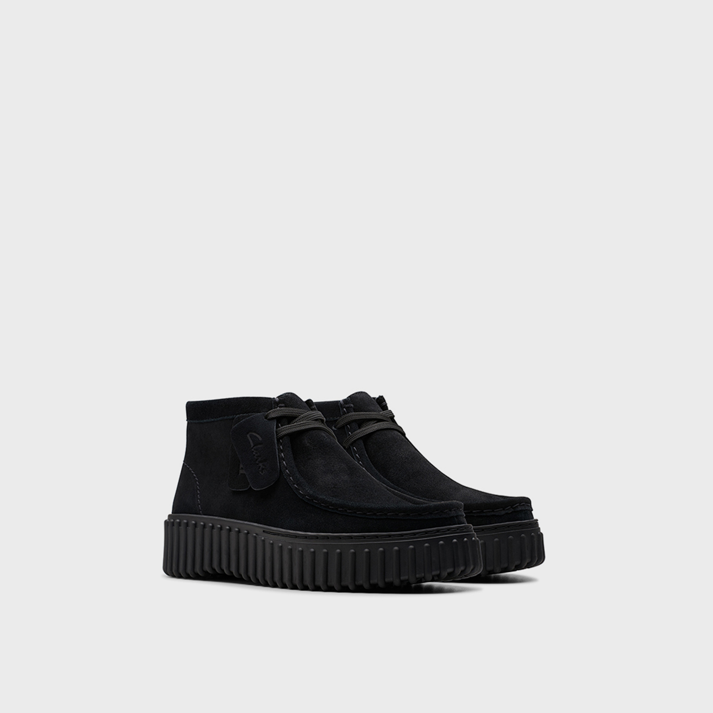 كلاركس- حذاء رياضي للنساء مقصوص برباط  | 26179360-women-shoes-sneakers-image-1