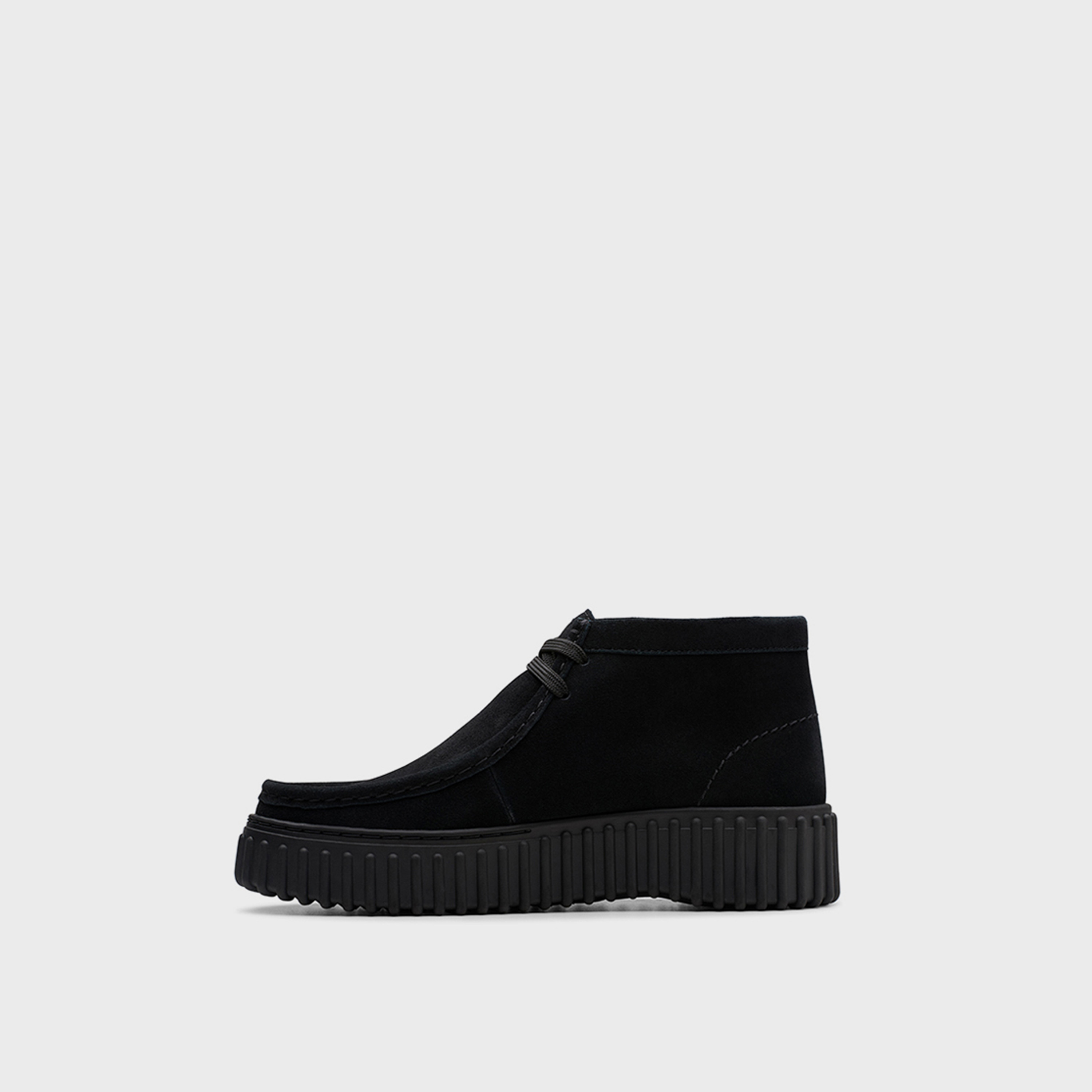 كلاركس- حذاء رياضي للنساء مقصوص برباط  | 26179360-women-shoes-sneakers-image-2